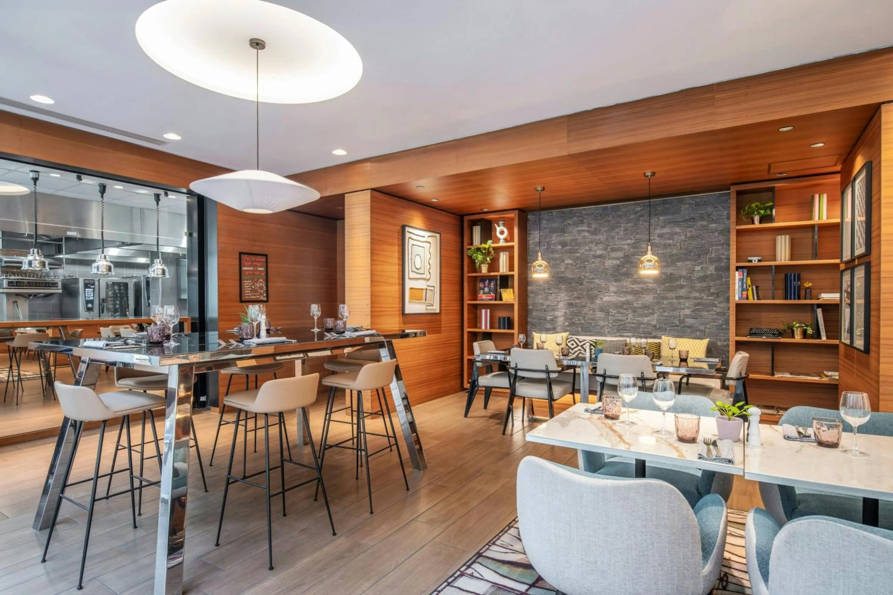 Restaurant/places to eat in Renaissance Paris Republique Hotel & Spa