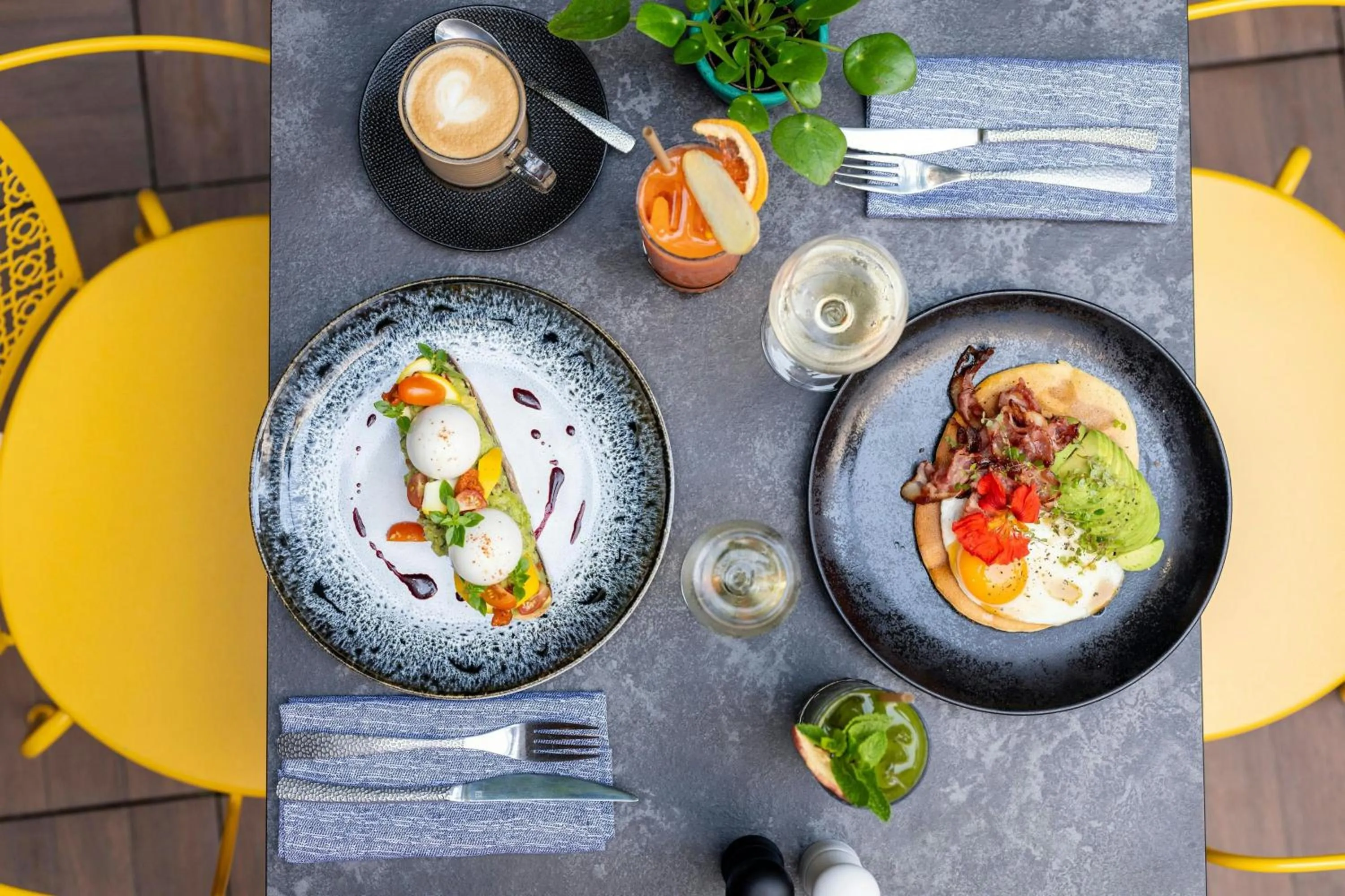 Restaurant/places to eat in Renaissance Paris Republique Hotel & Spa