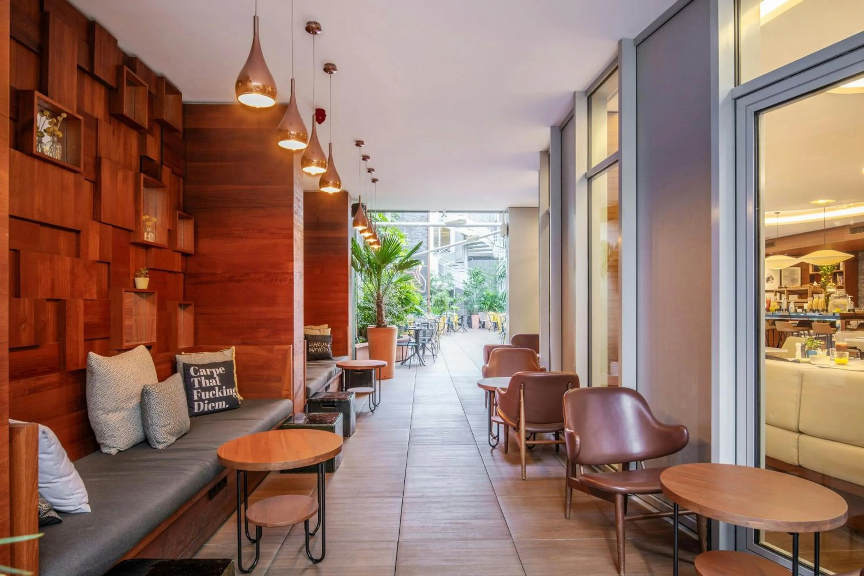 Lounge or bar in Renaissance Paris Republique Hotel & Spa