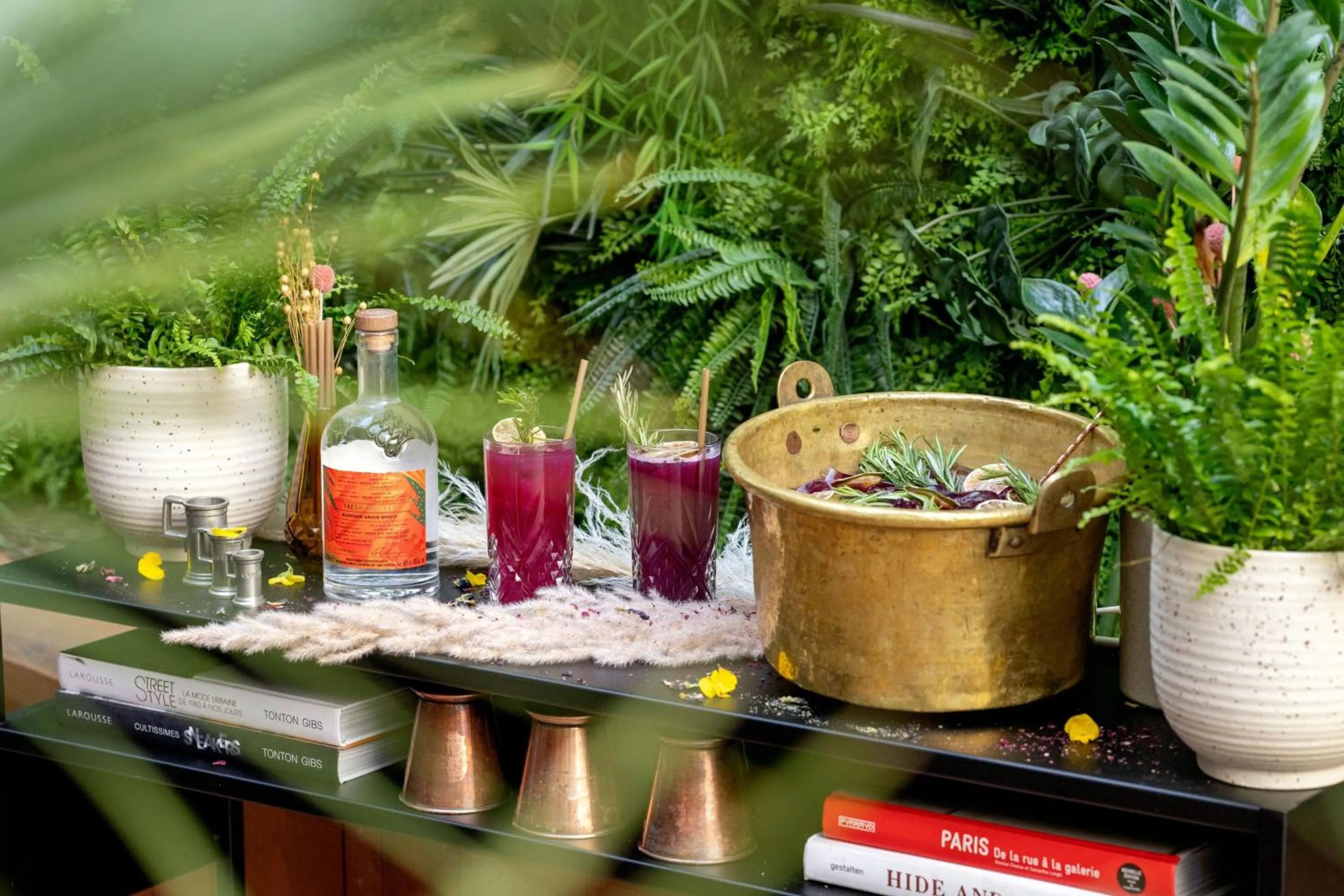 Restaurant/places to eat in Renaissance Paris Republique Hotel & Spa