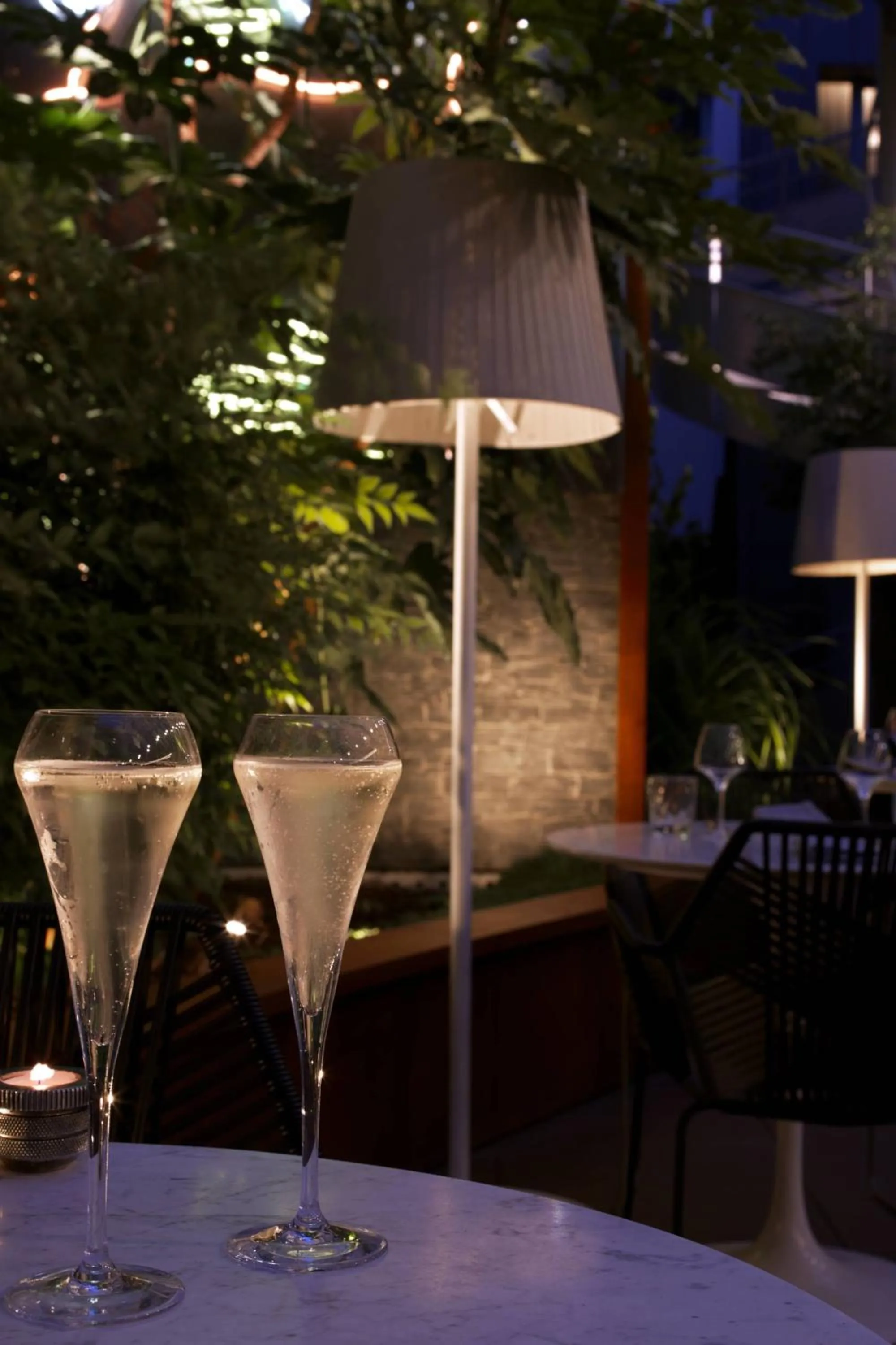 Lounge or bar in Renaissance Paris Republique Hotel & Spa