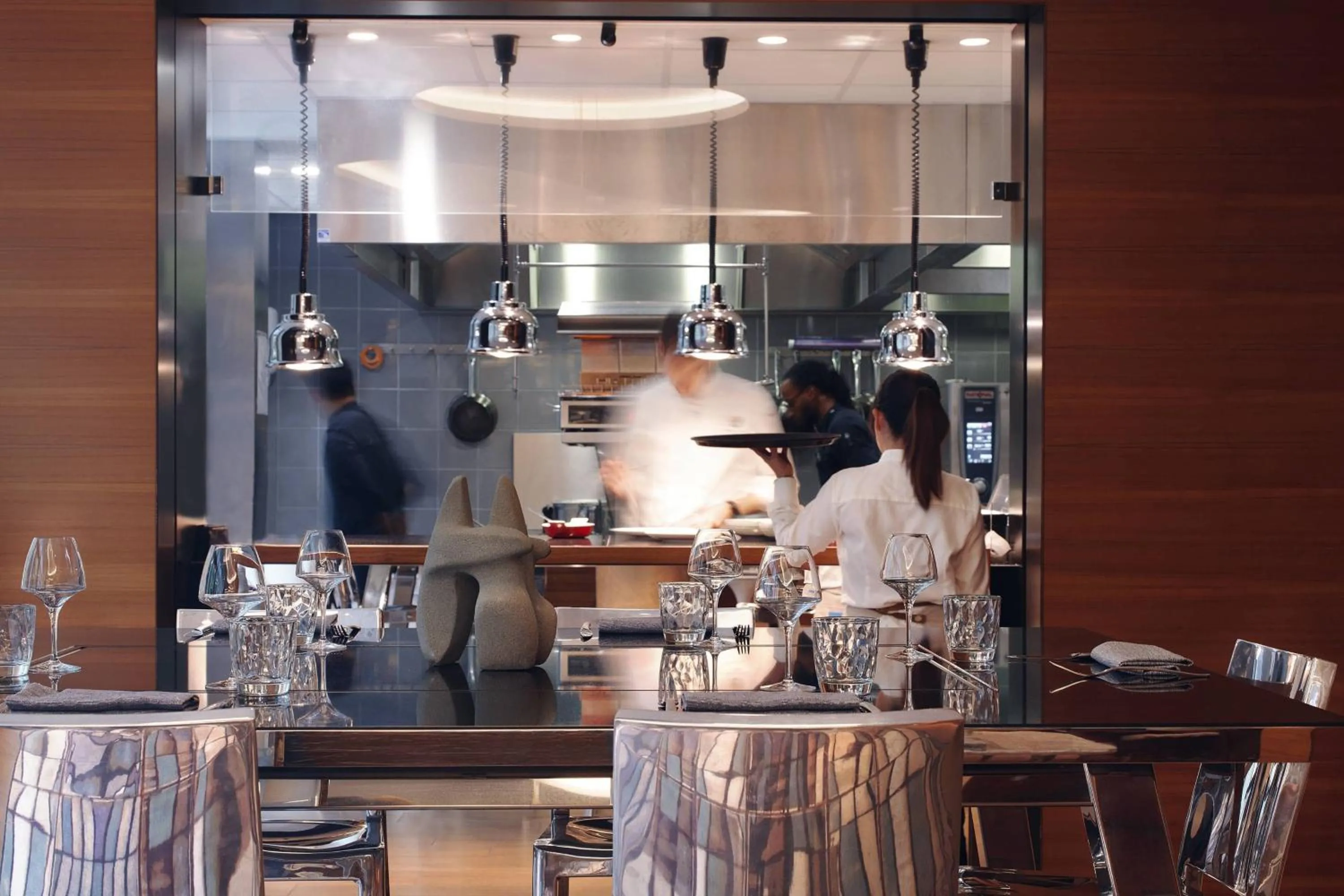 Kitchen or kitchenette in Renaissance Paris Republique Hotel & Spa