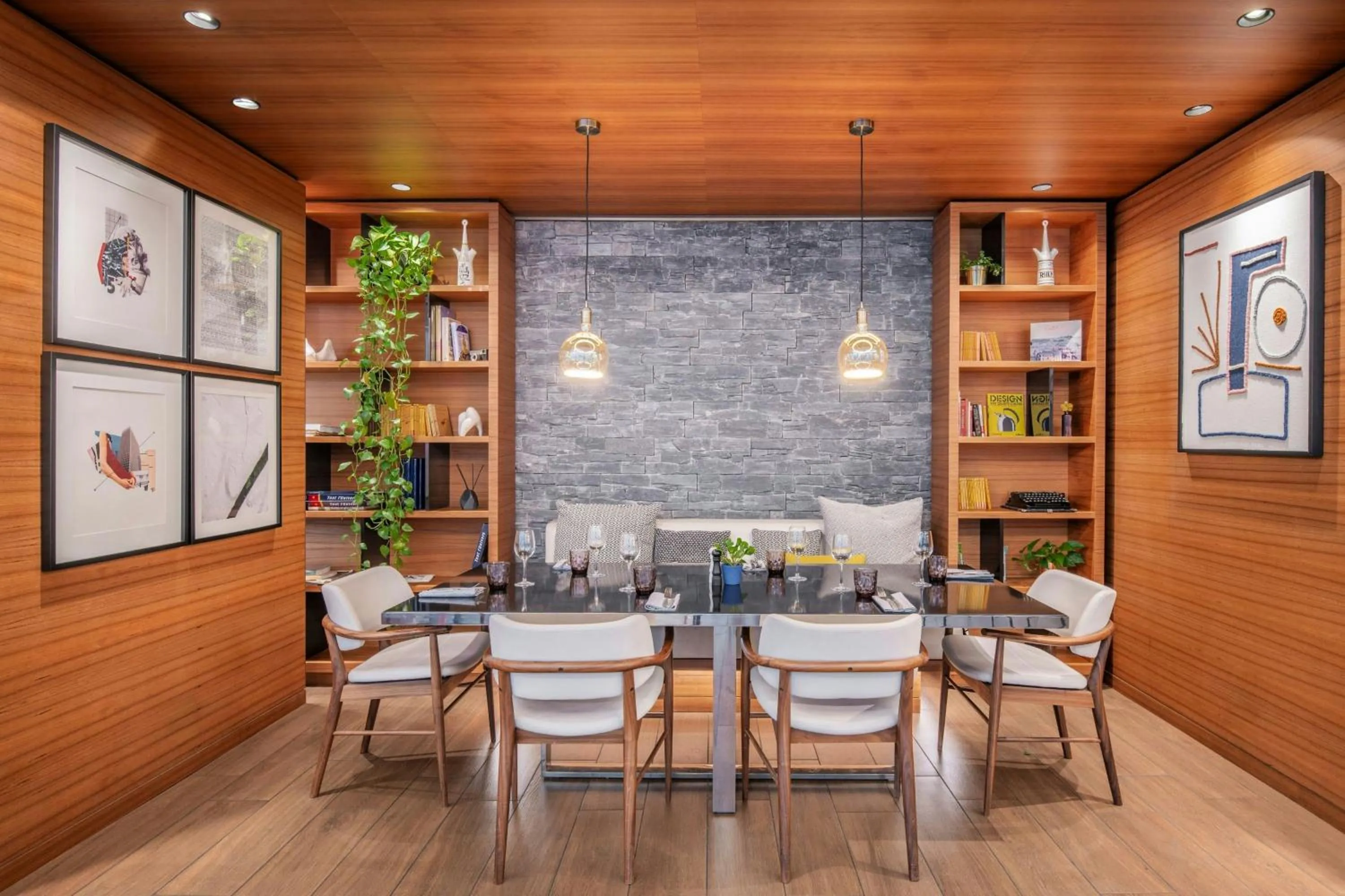 Restaurant/places to eat in Renaissance Paris Republique Hotel & Spa