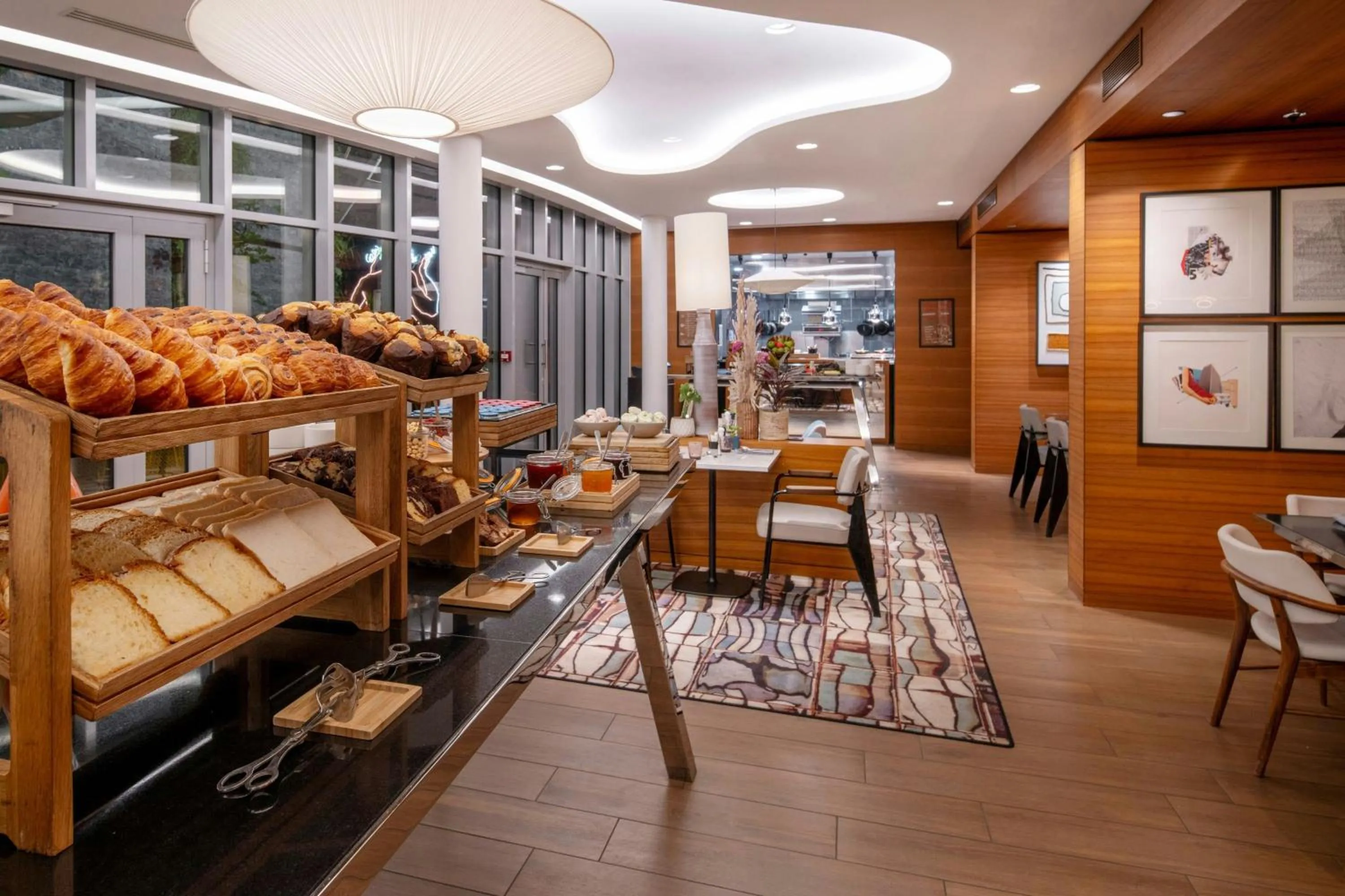 Restaurant/places to eat in Renaissance Paris Republique Hotel & Spa