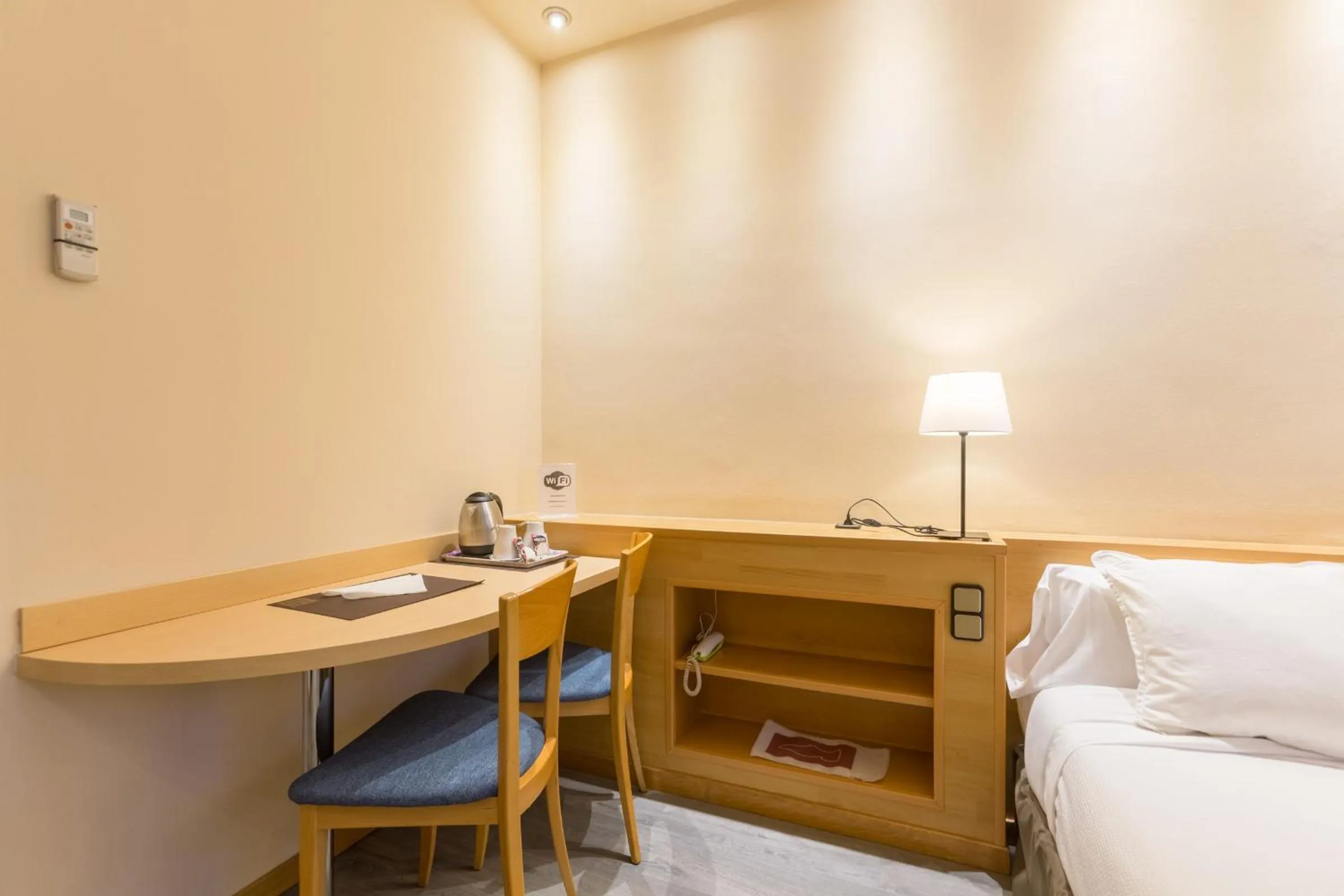 Decorative detail, Bed in Apartamentos DV