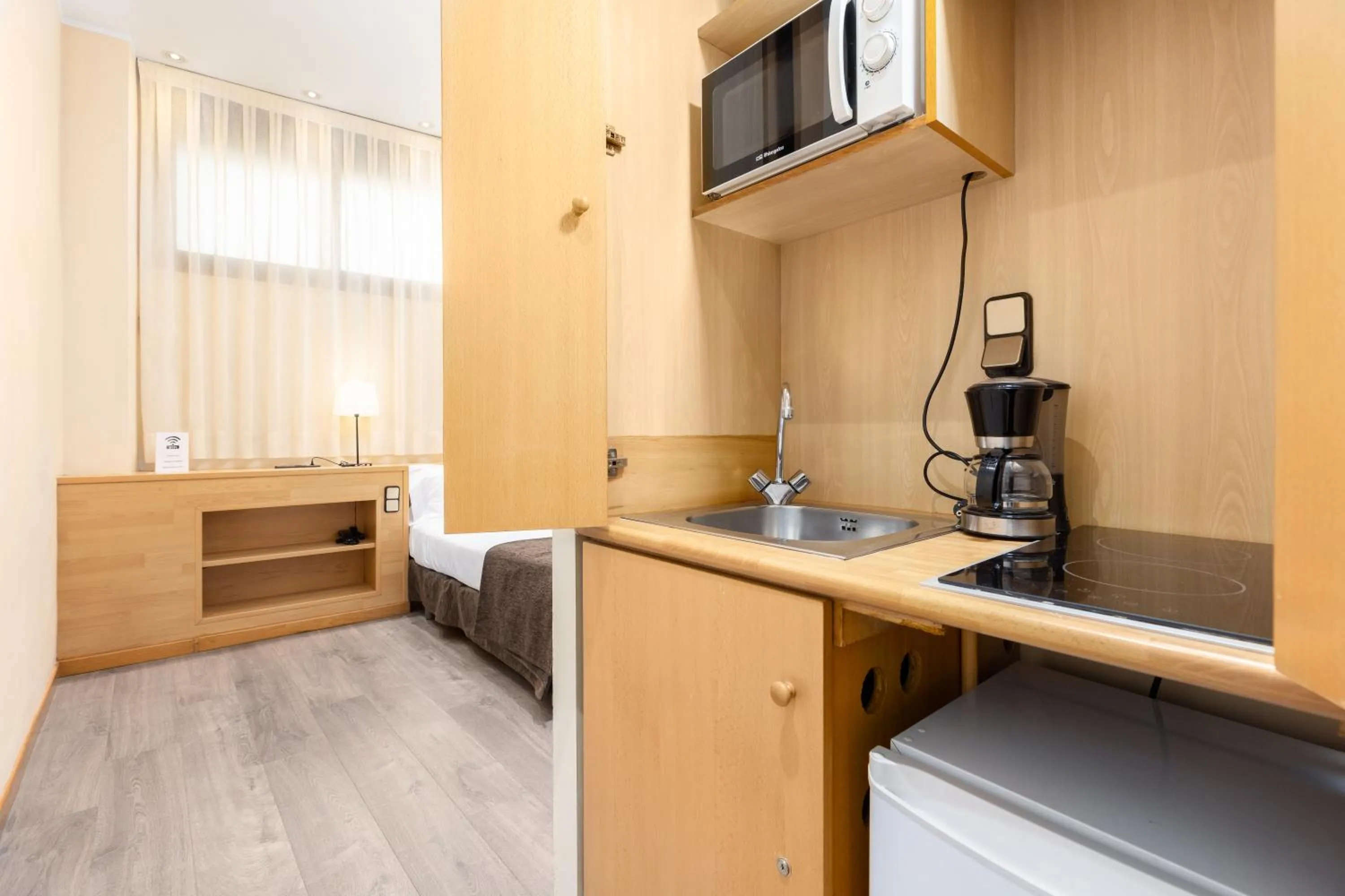 stove, Bed in Apartamentos DV