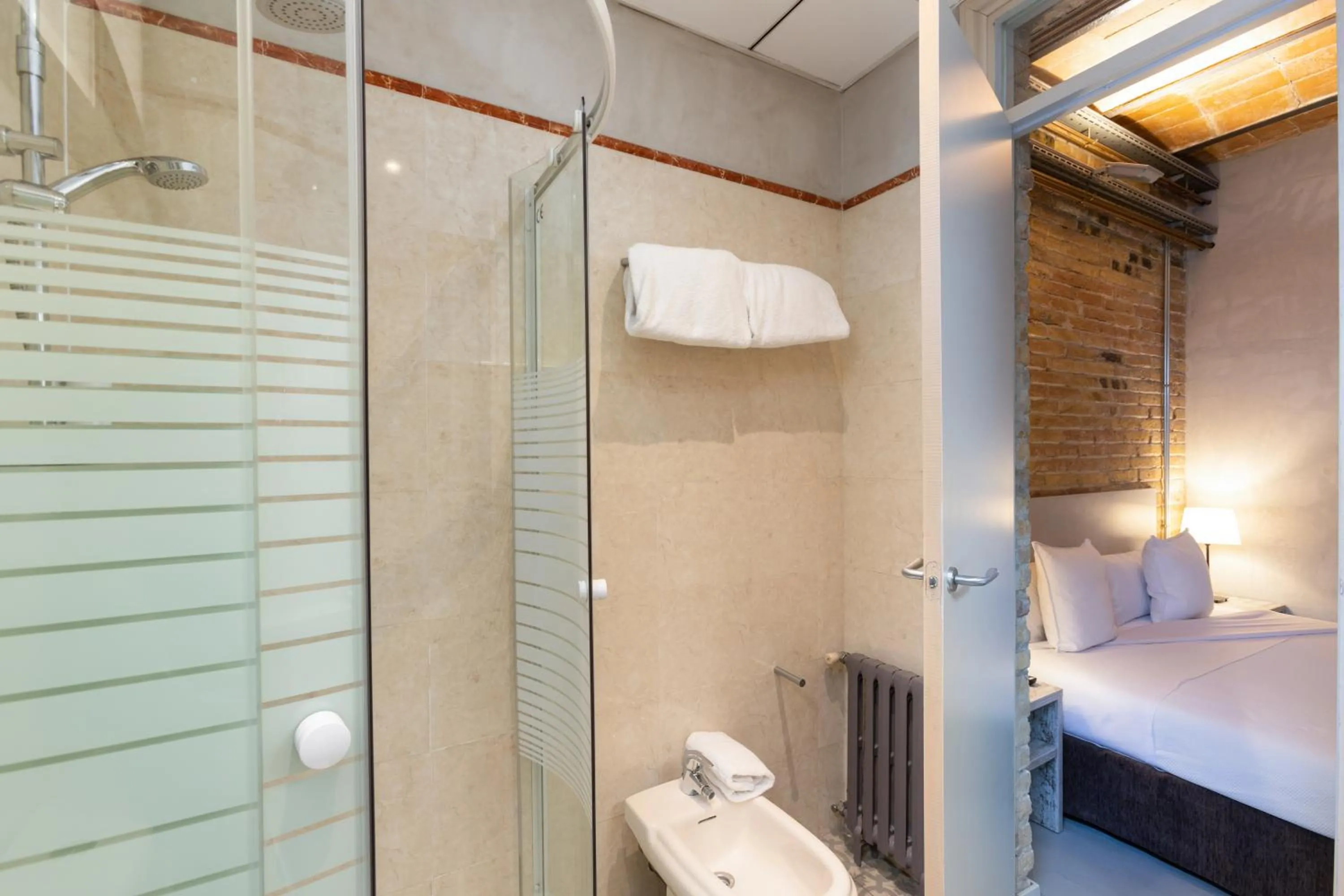 Bathroom, Bed in Apartamentos DV