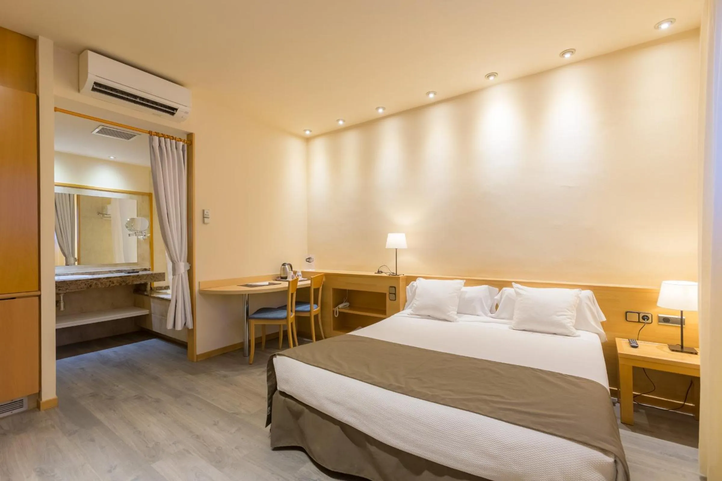 Decorative detail, Bed in Apartamentos DV