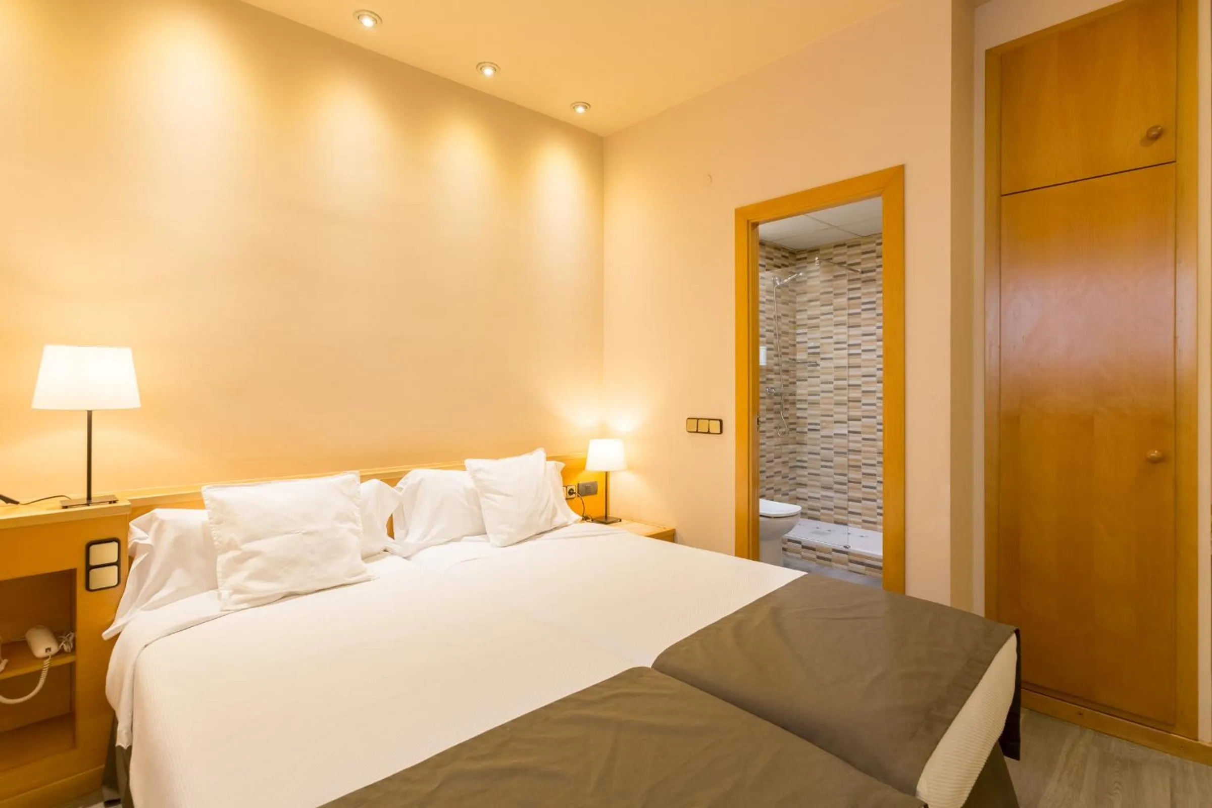 Photo of the whole room, Bed in Apartamentos DV