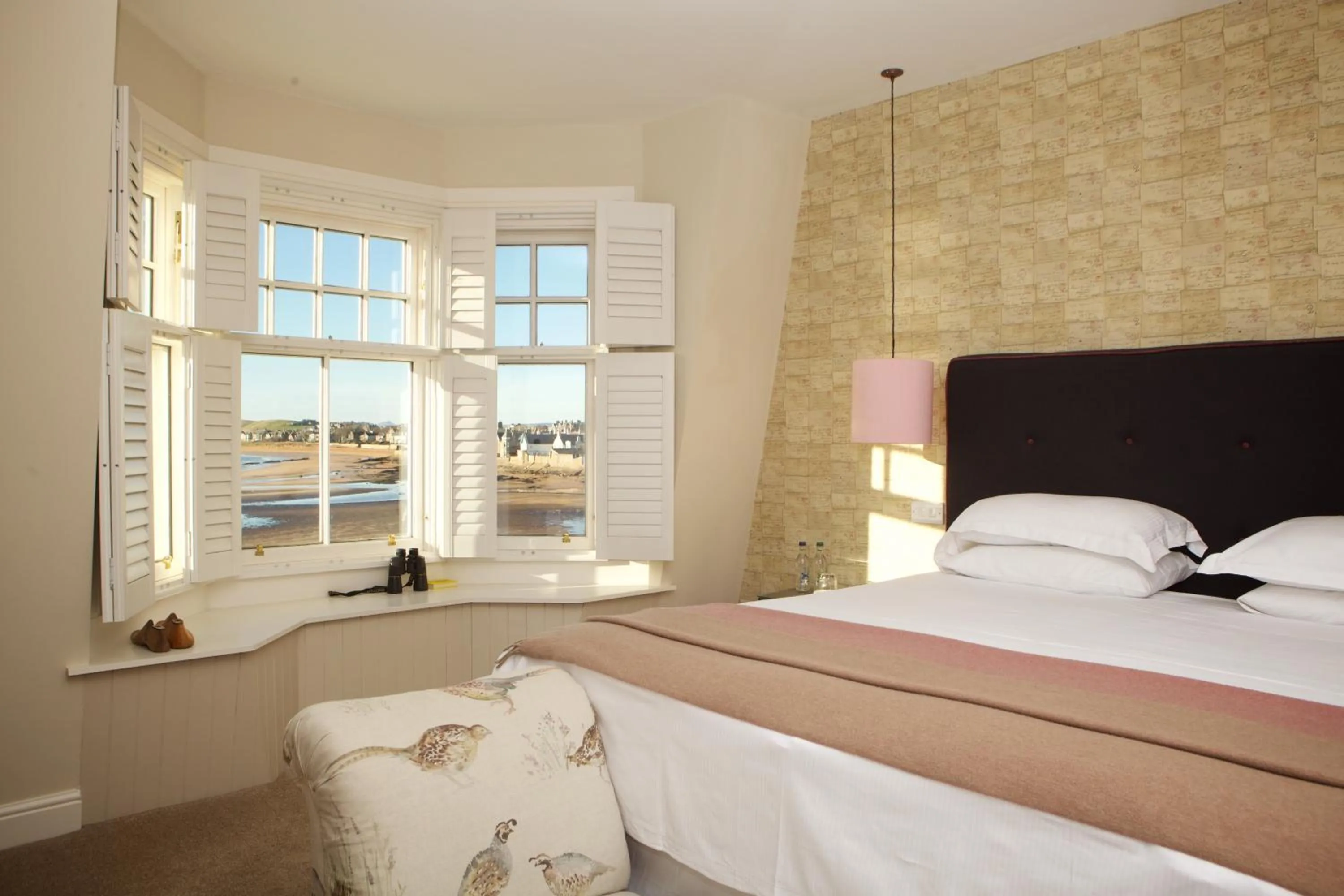 Bedroom, Bed in The Ship Inn