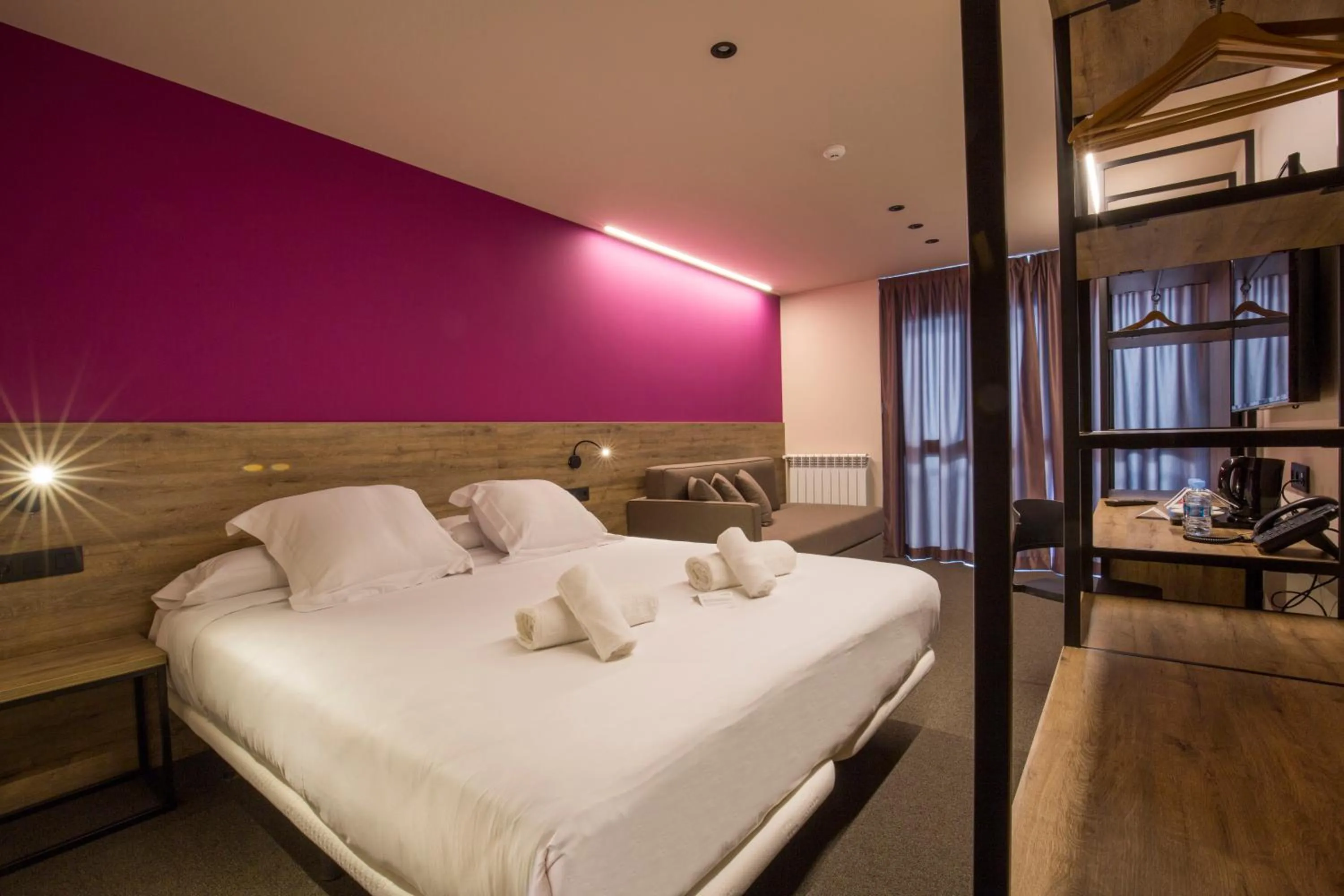 Photo of the whole room, Bed in Pic Maià Mountain Hotel