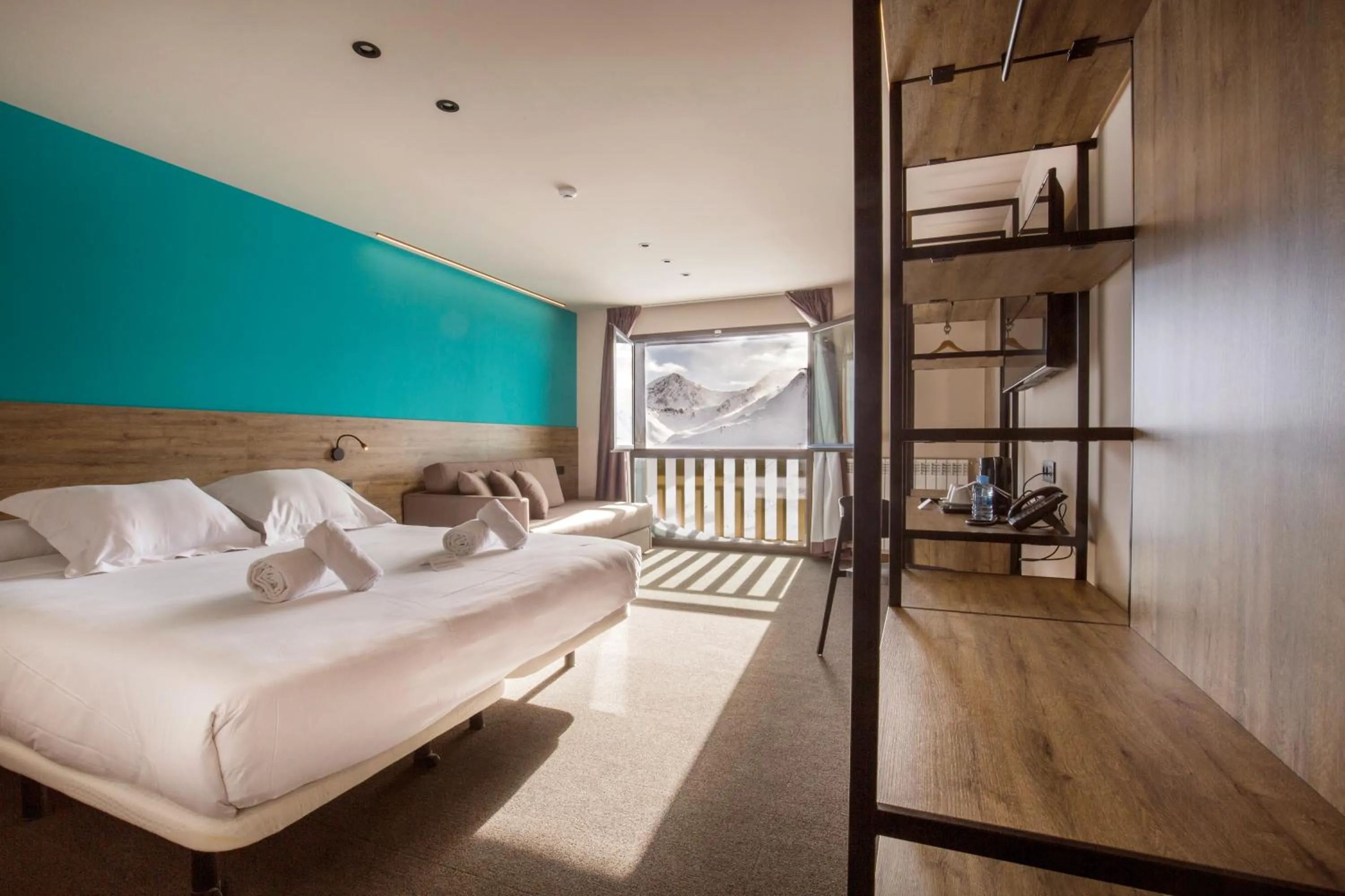 Photo of the whole room, Bed in Pic Maià Mountain Hotel