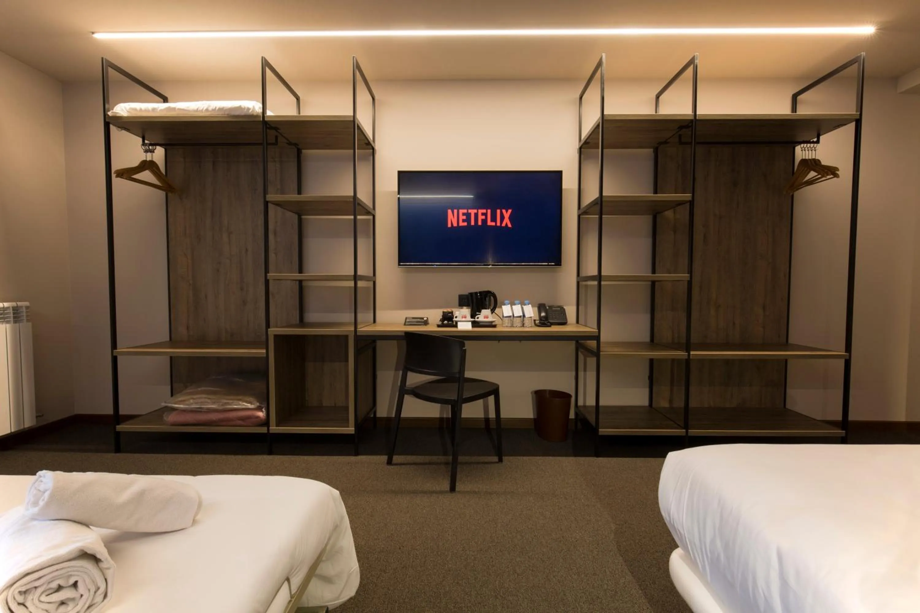 Photo of the whole room, Bed in Pic Maià Mountain Hotel