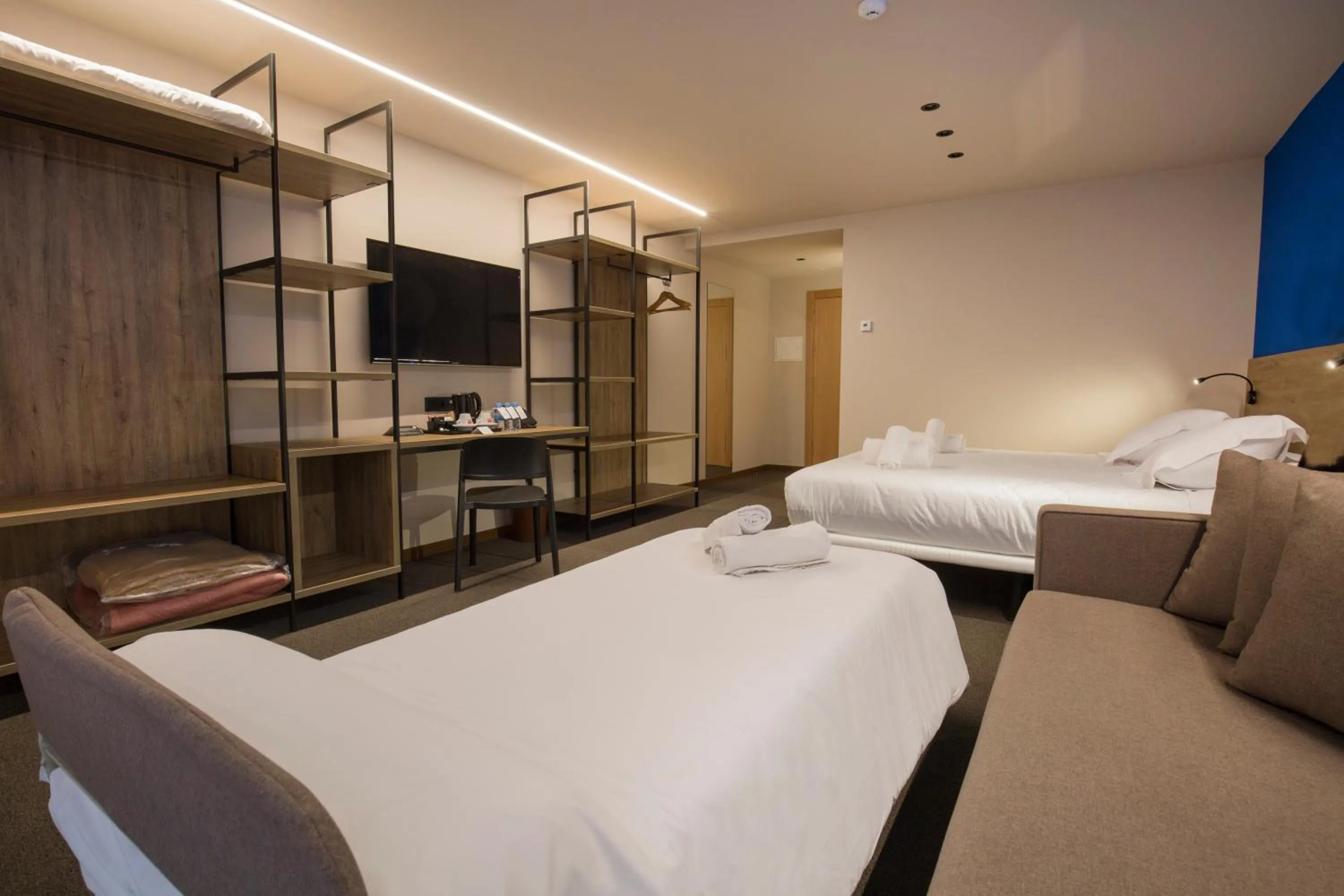 Photo of the whole room, Bed in Pic Maià Mountain Hotel