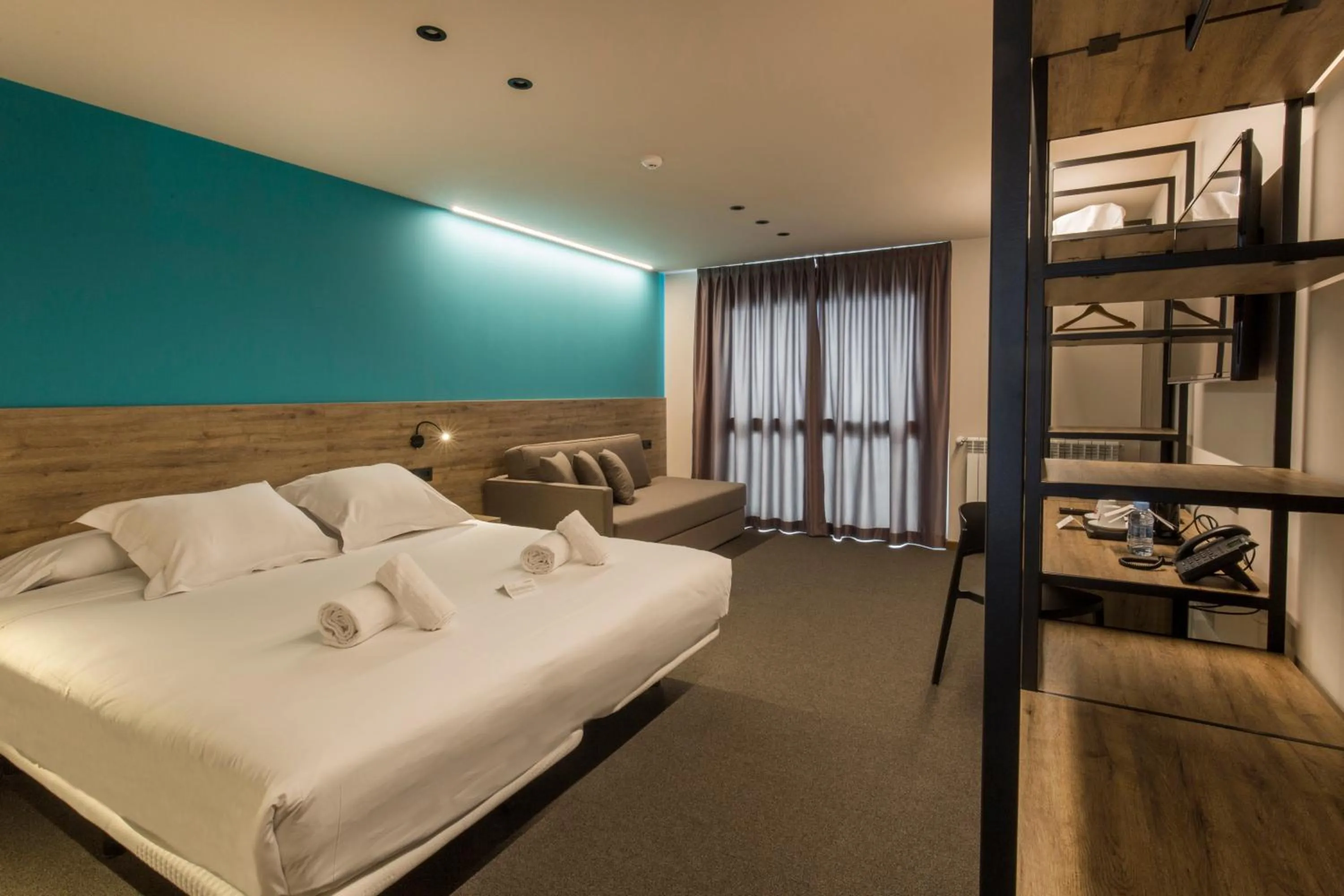 Photo of the whole room, Bed in Pic Maià Mountain Hotel