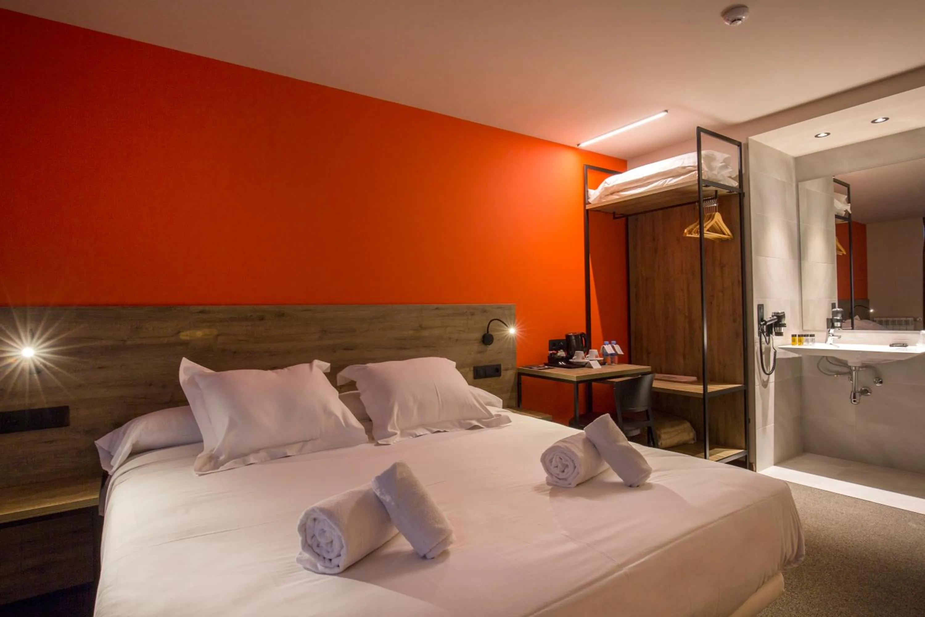 Photo of the whole room, Bed in Pic Maià Mountain Hotel