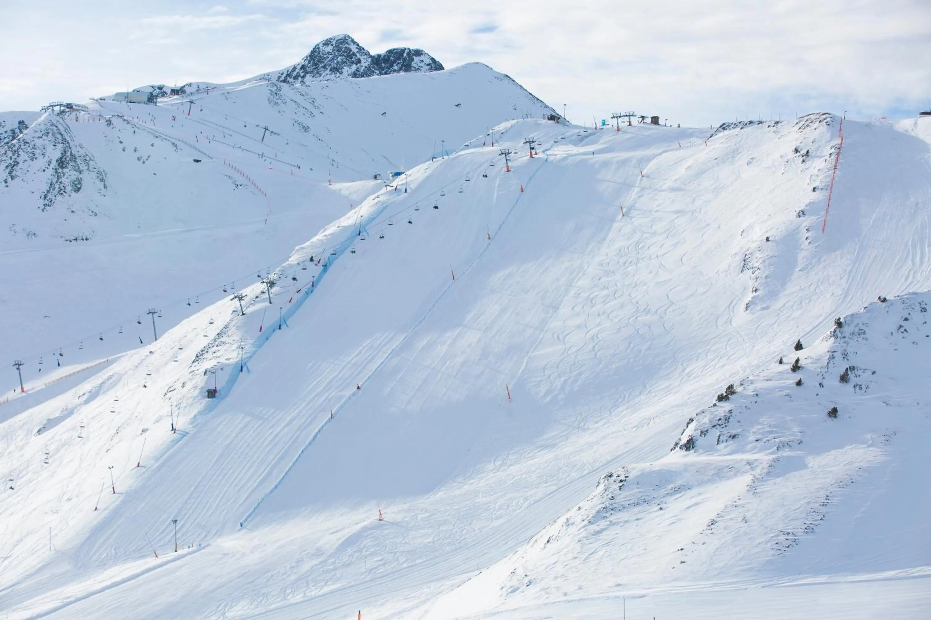 Skiing in Pic Maià Mountain Hotel