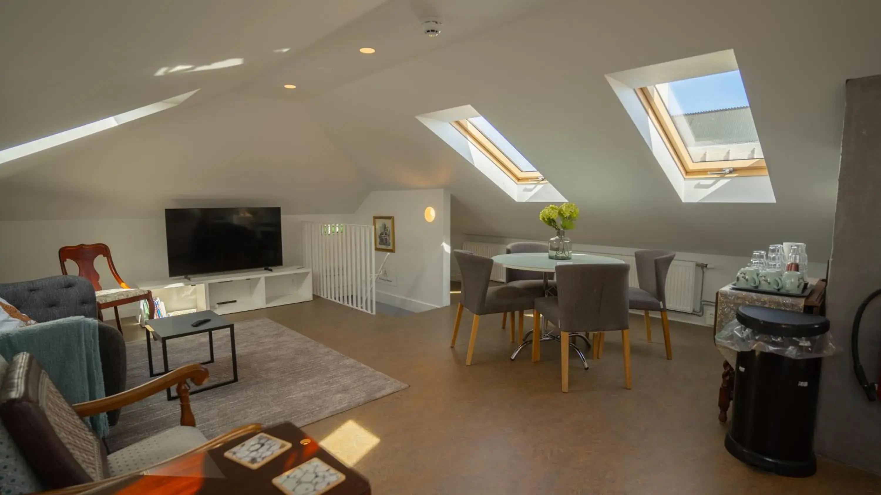 Deluxe Single Room with Shared Bathroom in Freyja Guesthouse & Suites Deluxe Single Room with Shared Bathroom in Freyja Guesthouse & Suites