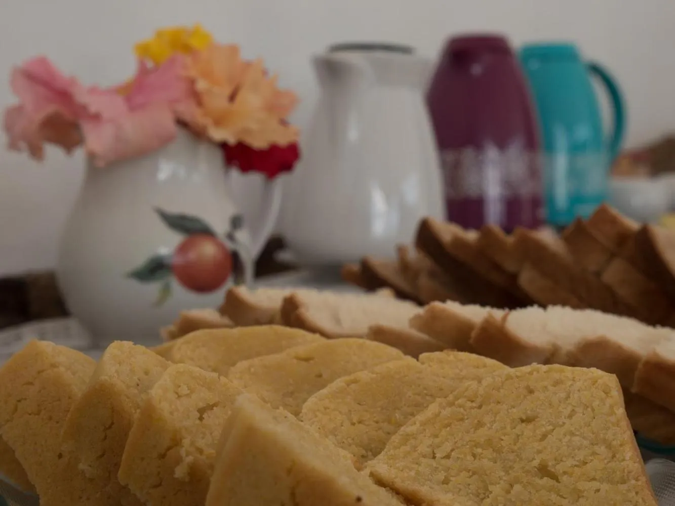 Buffet breakfast in Pousada Toca do Mar