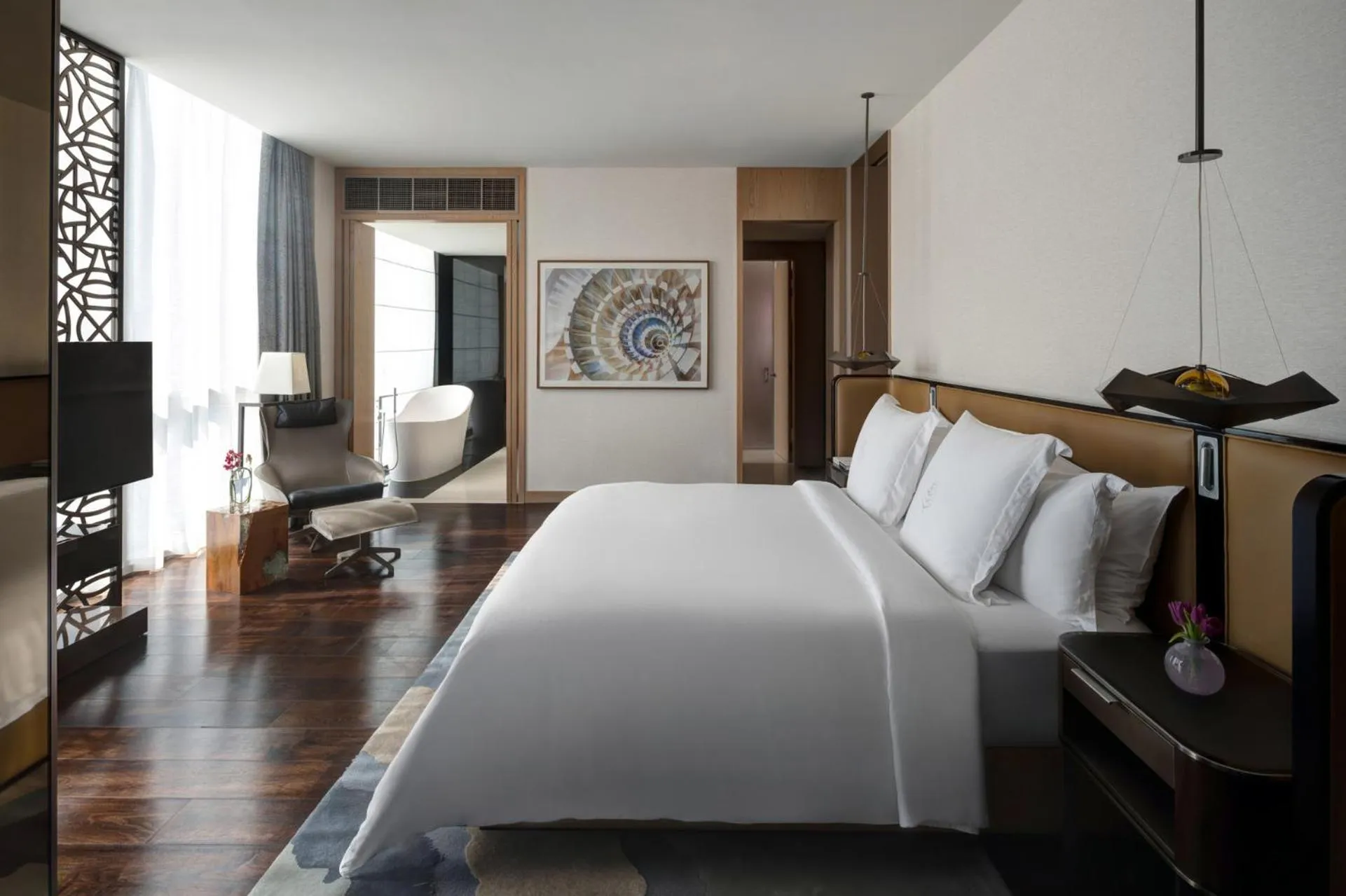 Bathroom, Bed in Four Seasons Hotel Dubai International Financial Centre