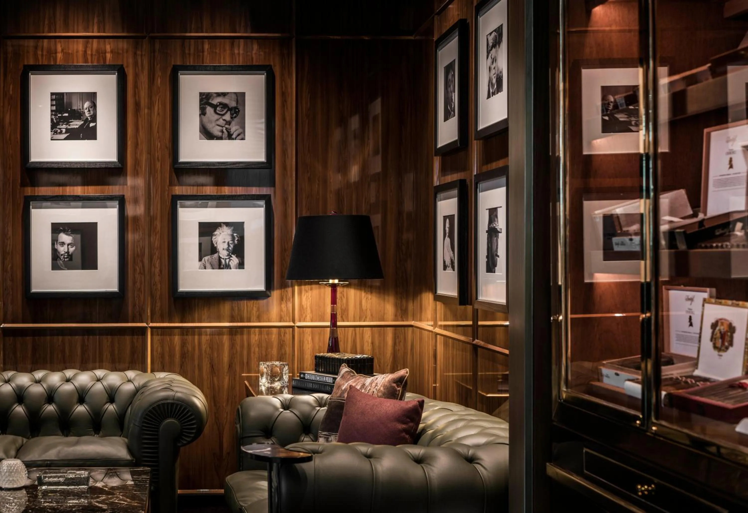 Lounge or bar in Four Seasons Hotel Dubai International Financial Centre