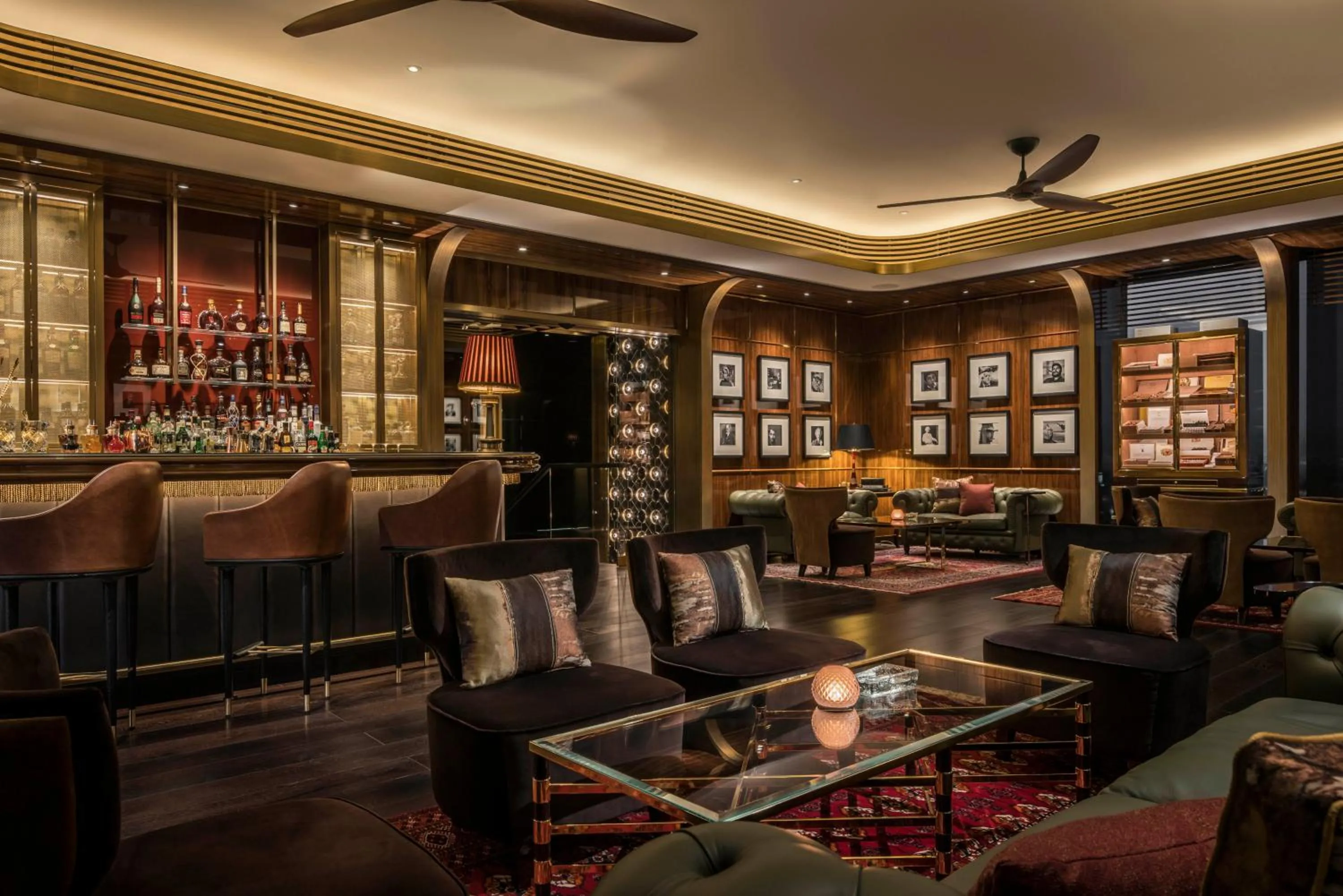 Communal lounge/ TV room in Four Seasons Hotel Dubai International Financial Centre