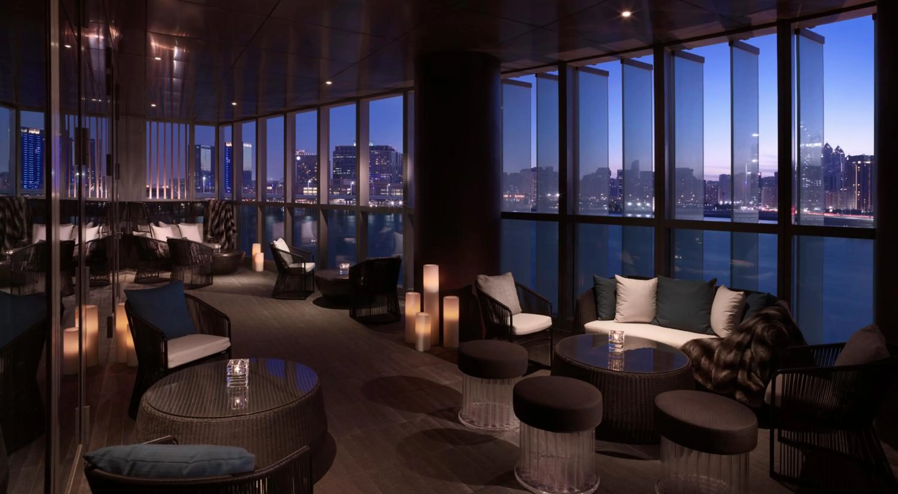 Lounge or bar in Four Seasons Hotel Abu Dhabi at Al Maryah Island