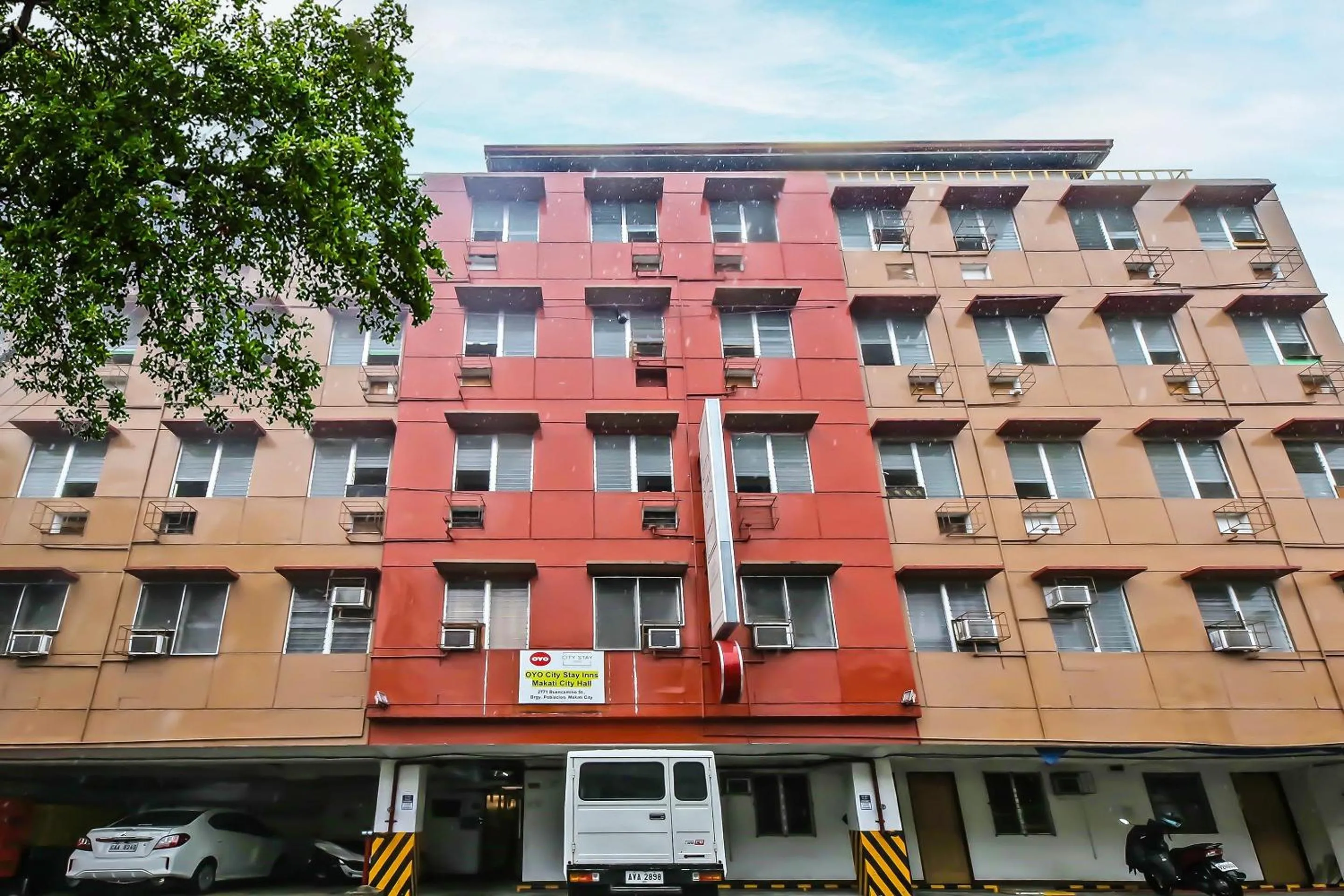 Facade/entrance in OYO 882 City Stay Inns Makati City Hall