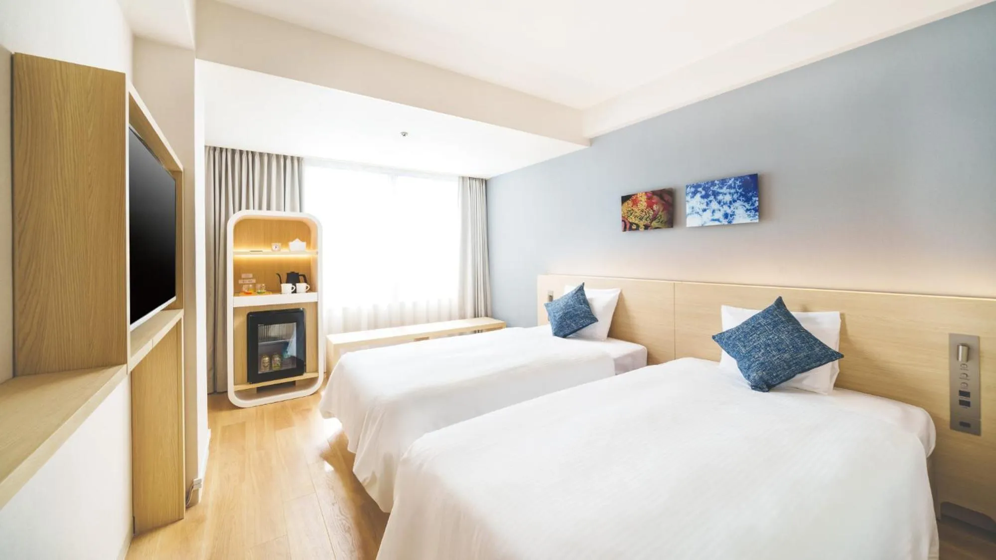 Photo of the whole room, Bed in 琉球オリオンホテル 那覇国際通り