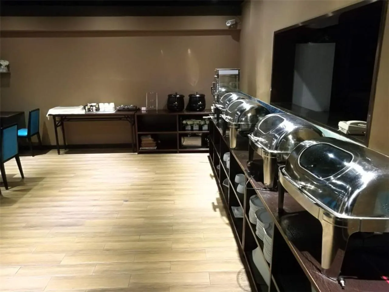 Restaurant/places to eat in lnsail Hotel Shenzhen Luohu Port Railway Station