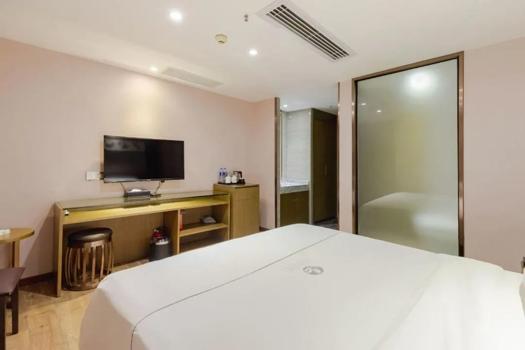 Bed in lnsail Hotel Shenzhen Luohu Port Railway Station