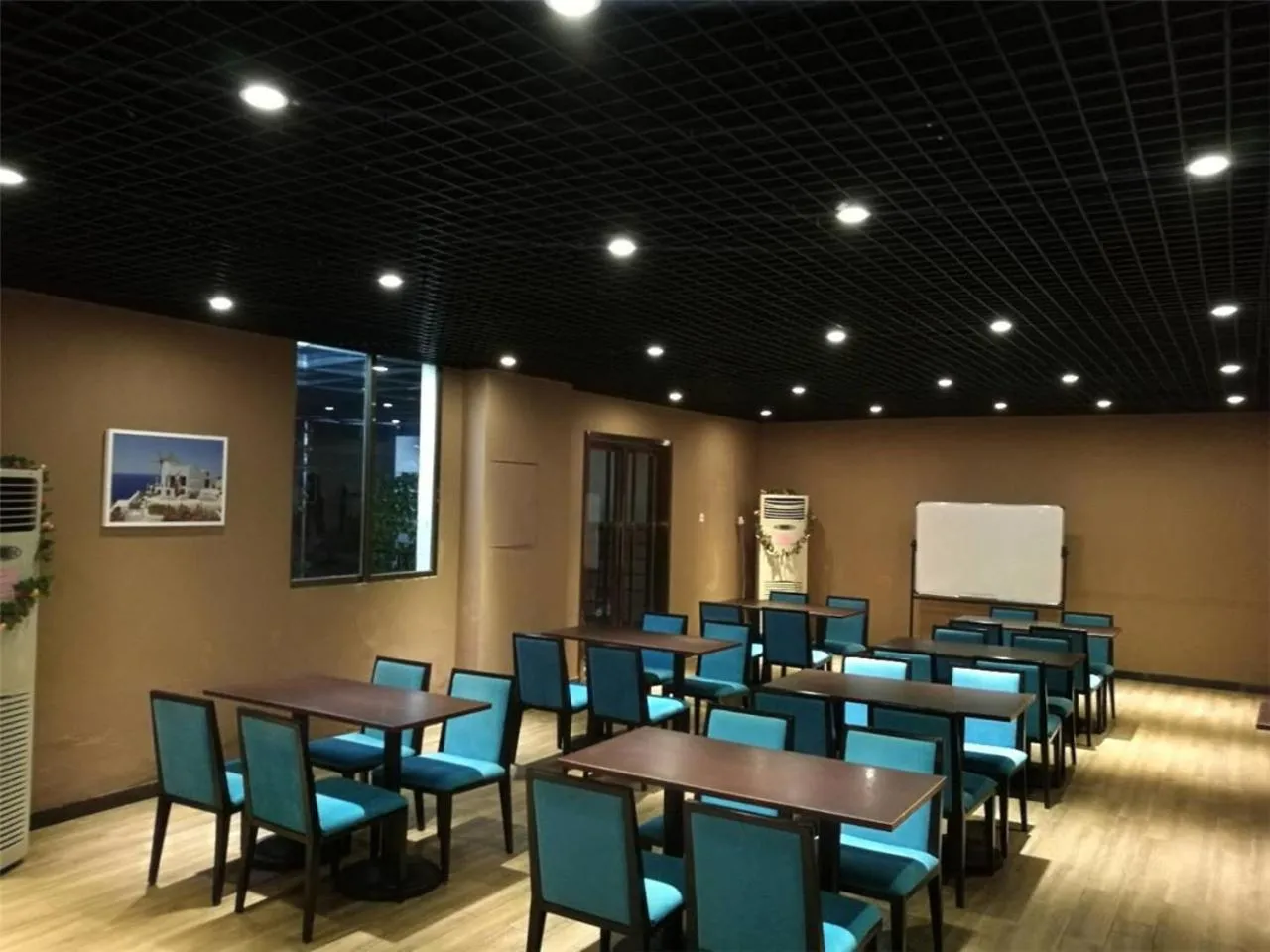 Restaurant/places to eat in lnsail Hotel Shenzhen Luohu Port Railway Station