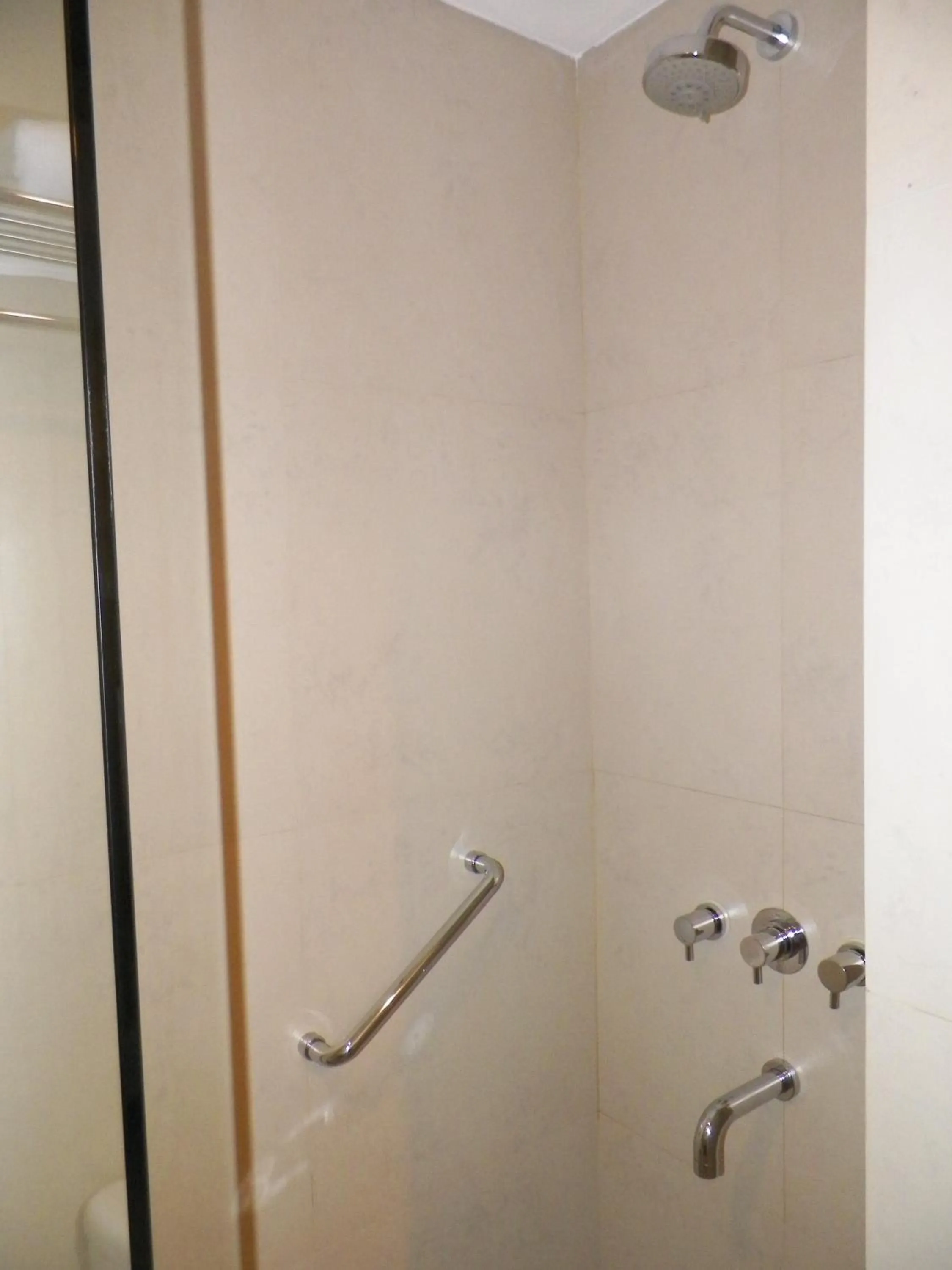 Shower in Amaris Hotel Malioboro - Jogja