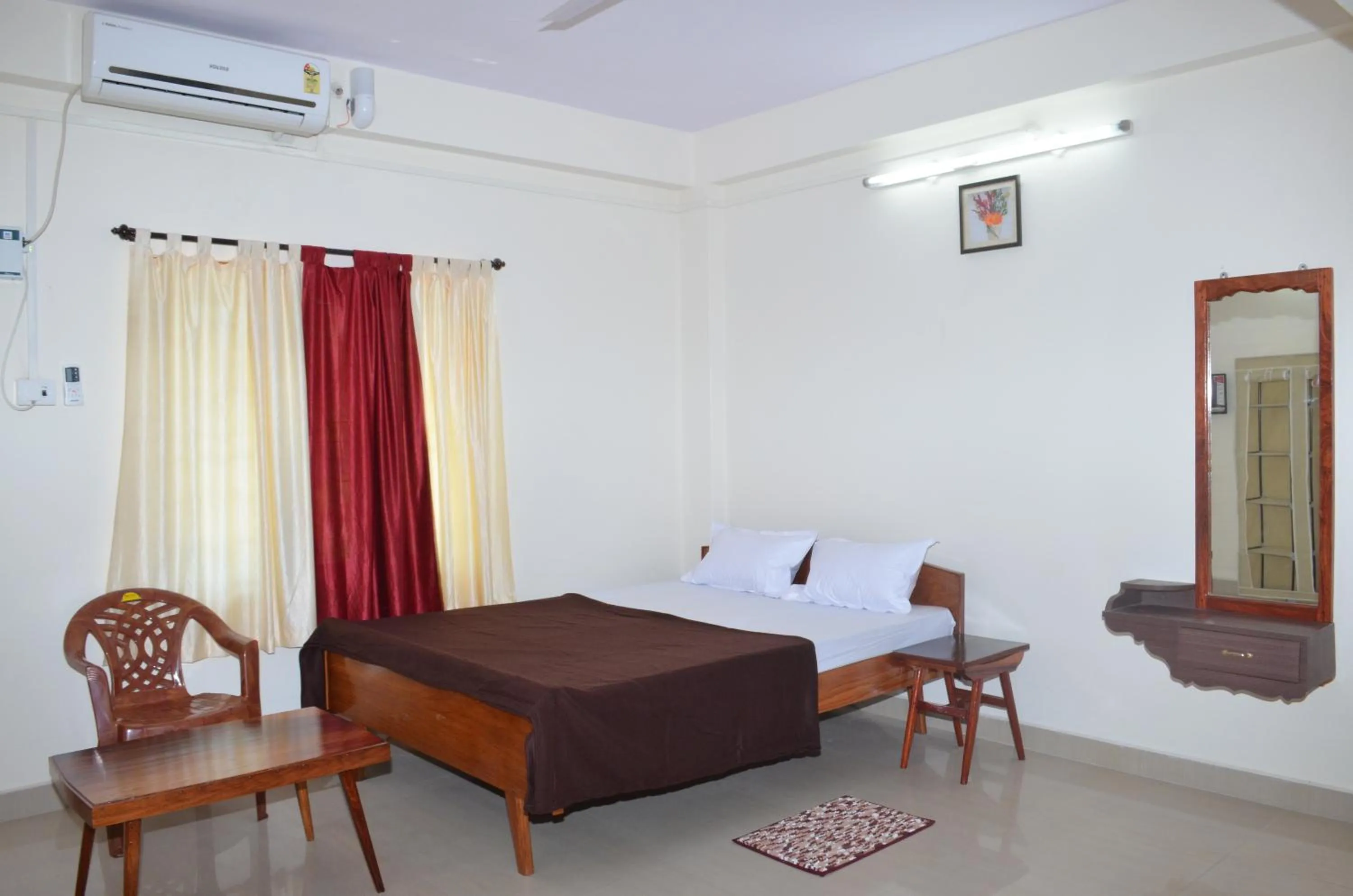 Photo of the whole room, Bed in Andaman Castle