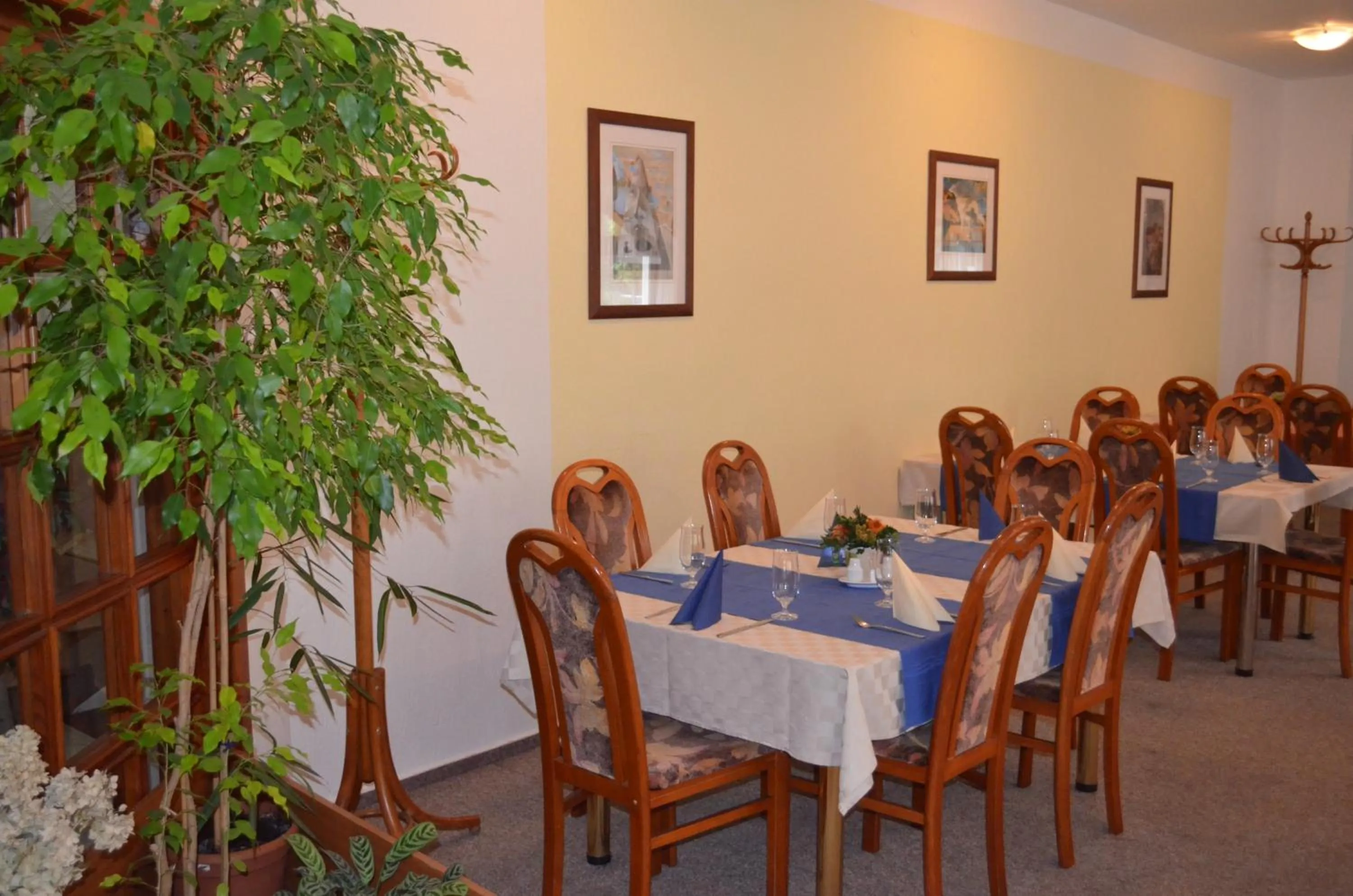 Restaurant/Places to Eat in Hotel Amos