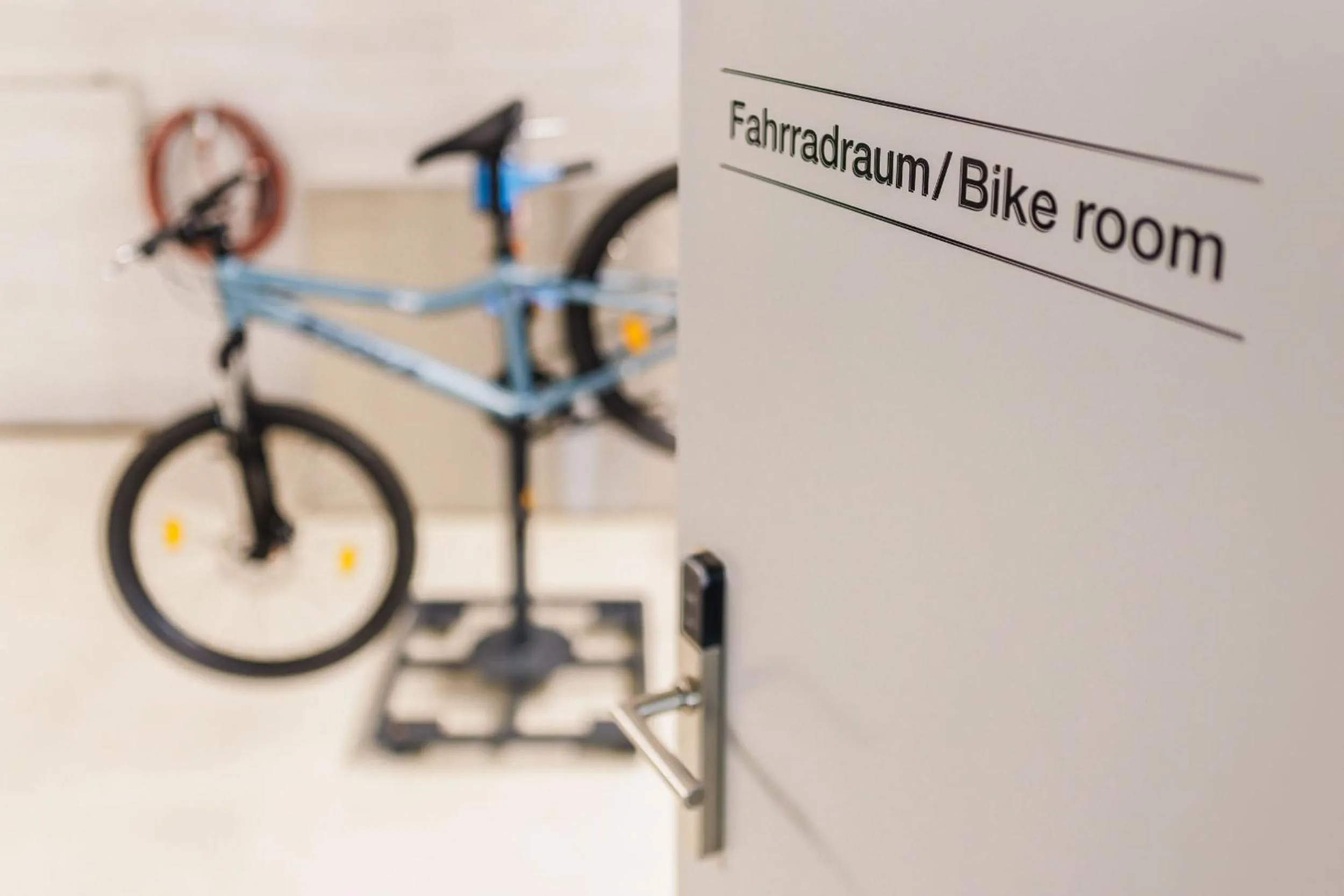 Cycling in Hotel kommod