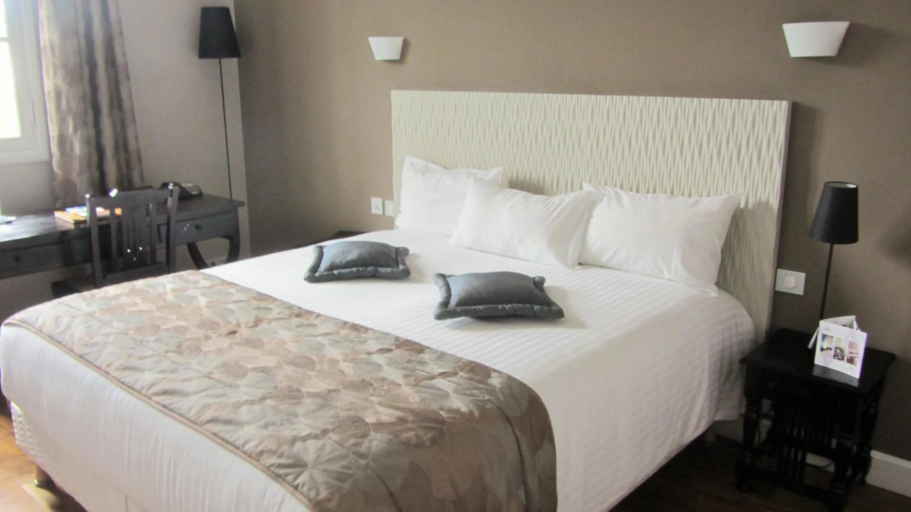 Photo of the whole room in Villa Angélique - Hôtel classé Monument Historique