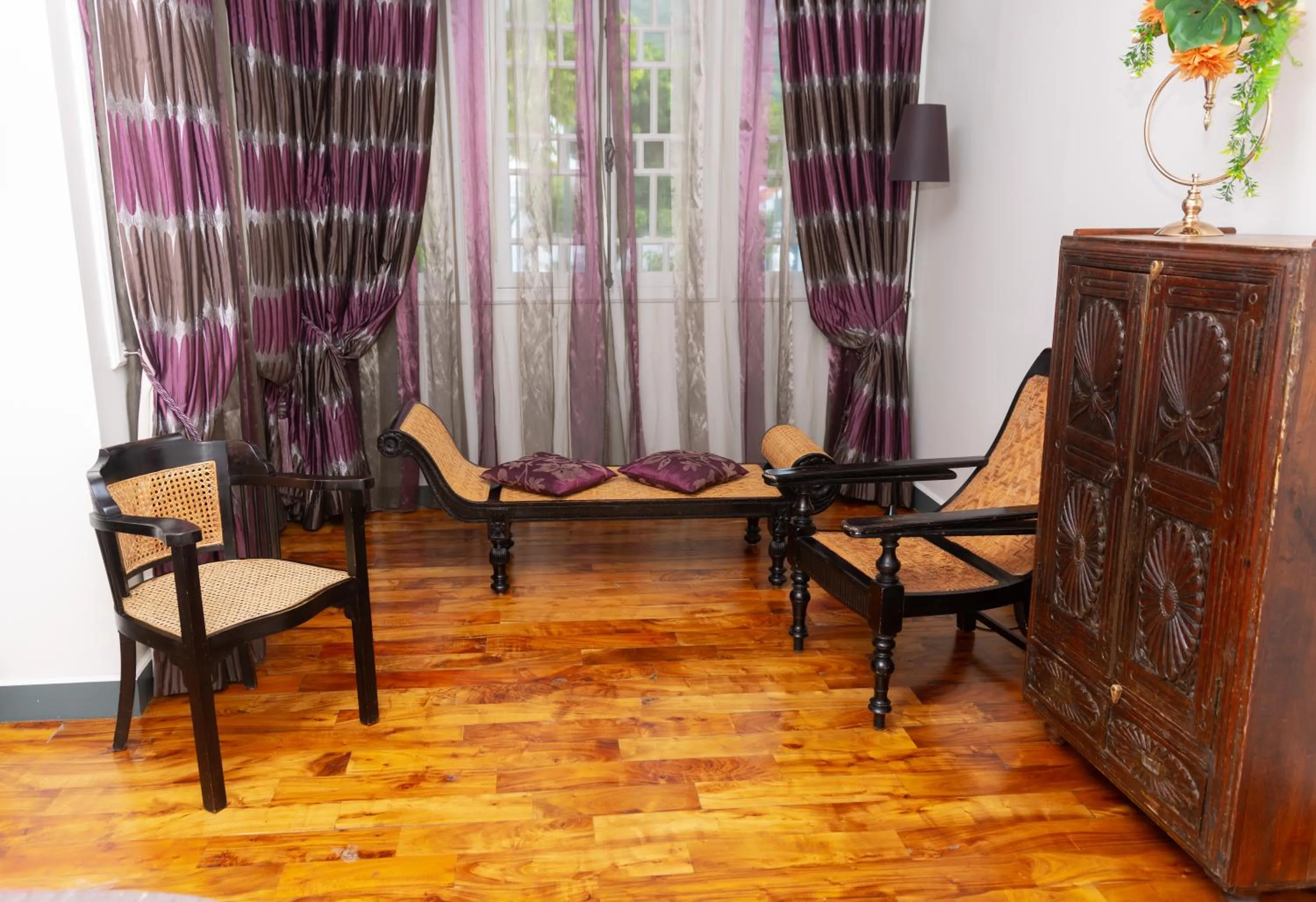 Seating area in Villa Angélique - Hôtel classé Monument Historique
