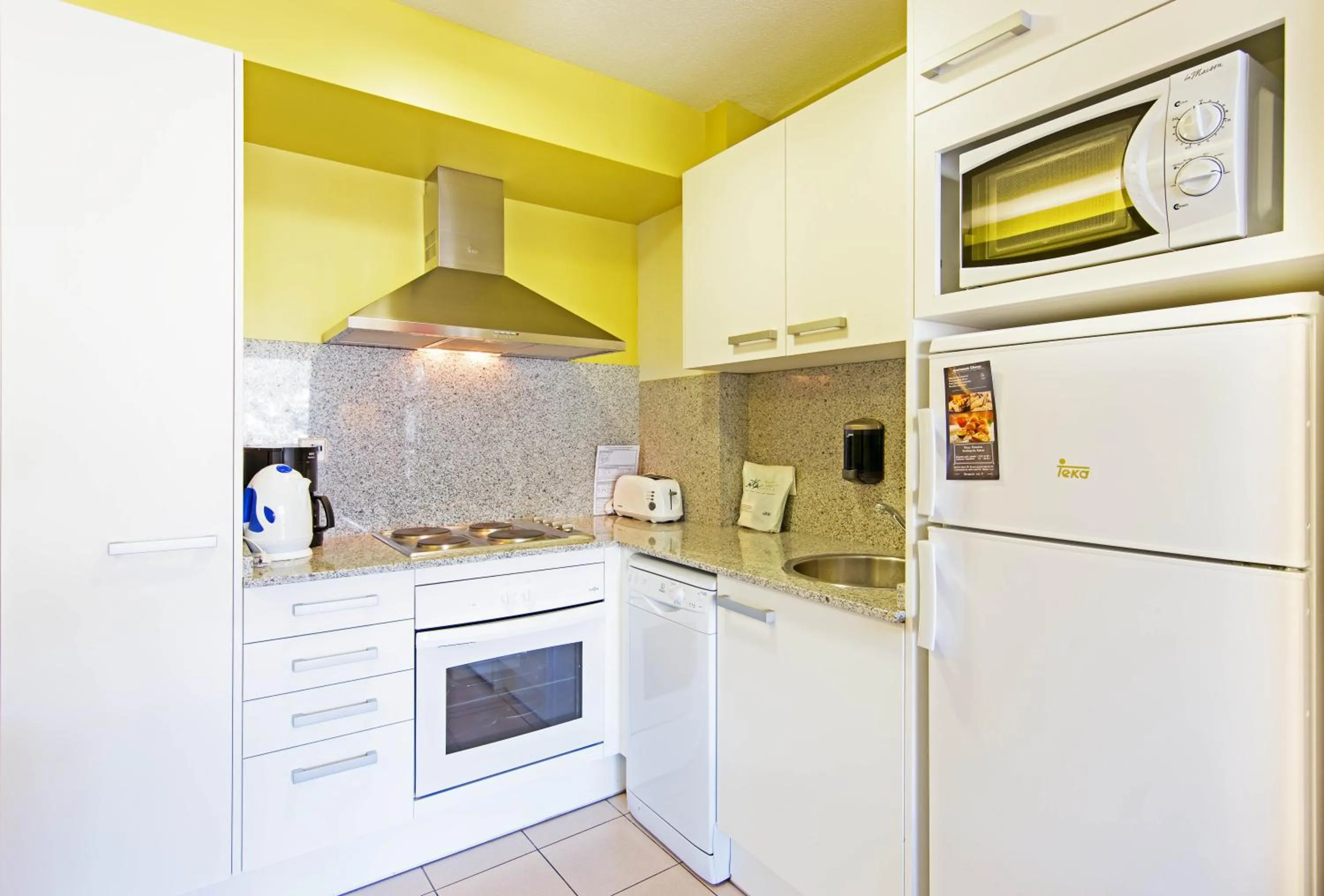 Kitchen or kitchenette in Apartaments Giberga
