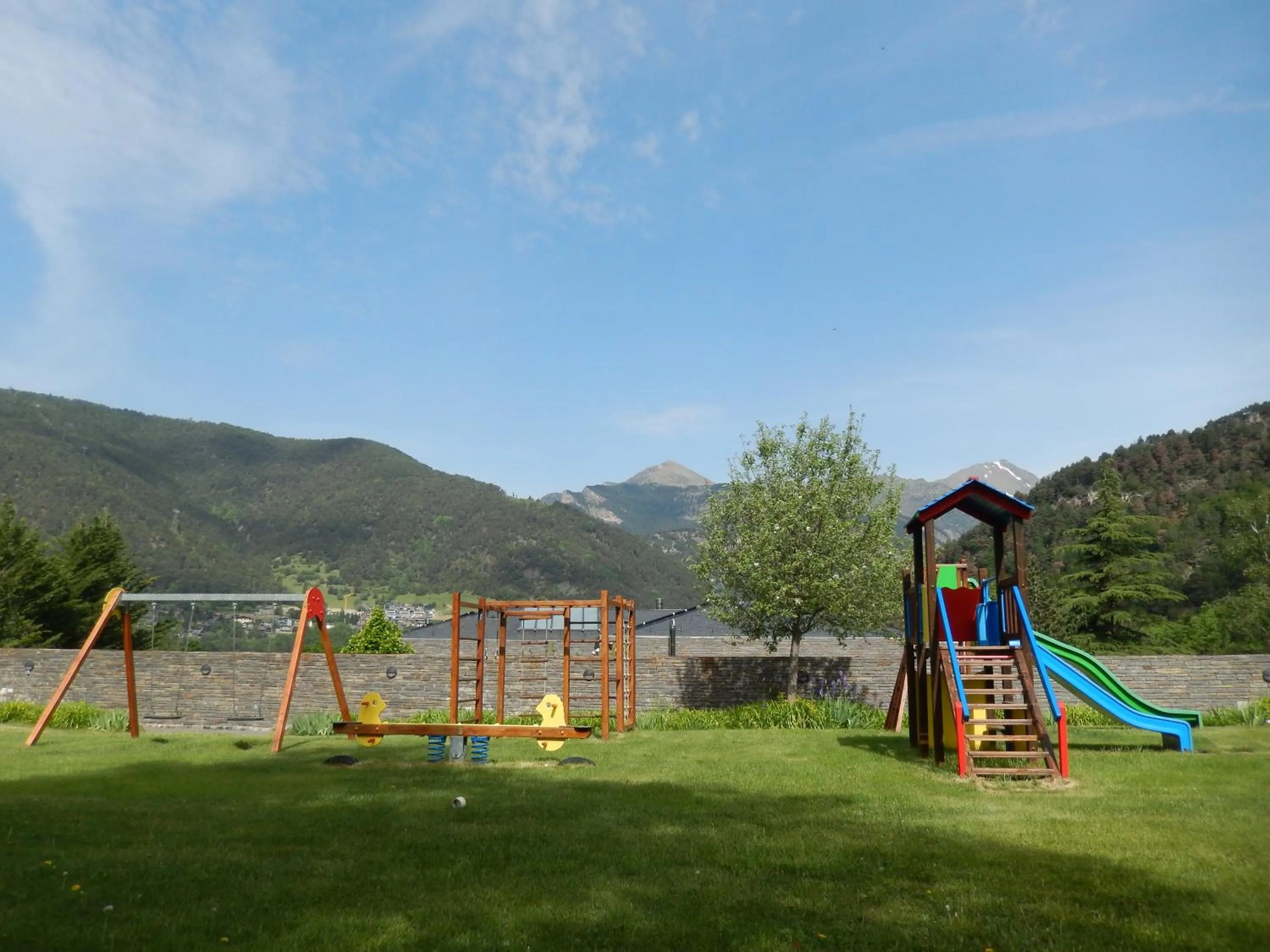 Children play ground in Apartaments Giberga