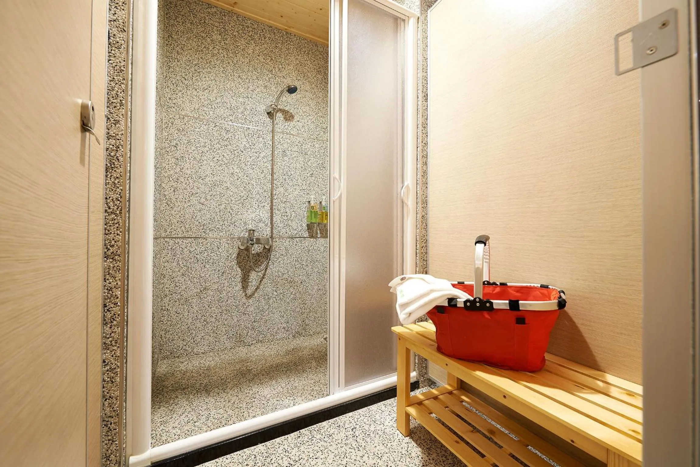 Shower in Ease Single Inn