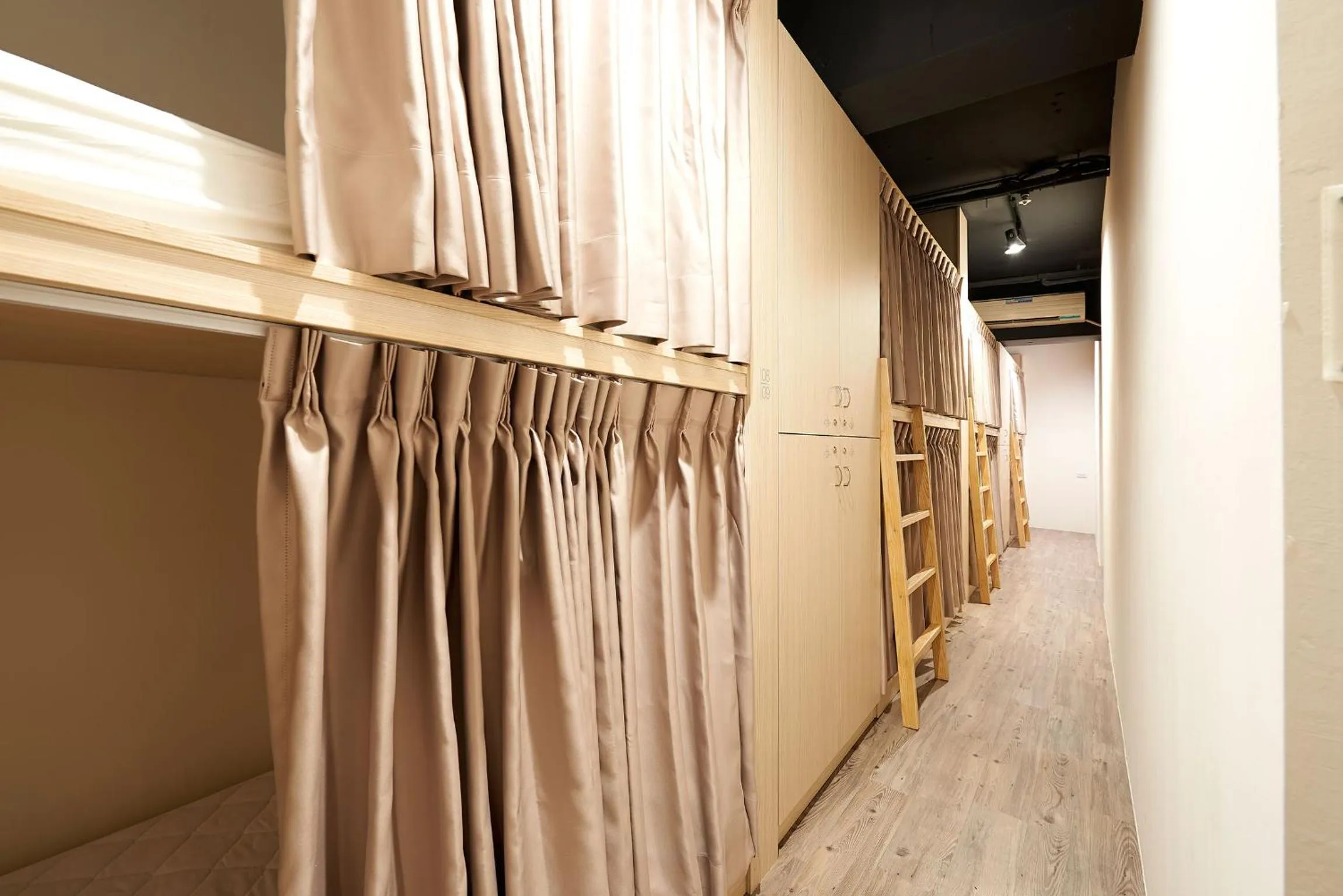 bunk bed in Ease Single Inn