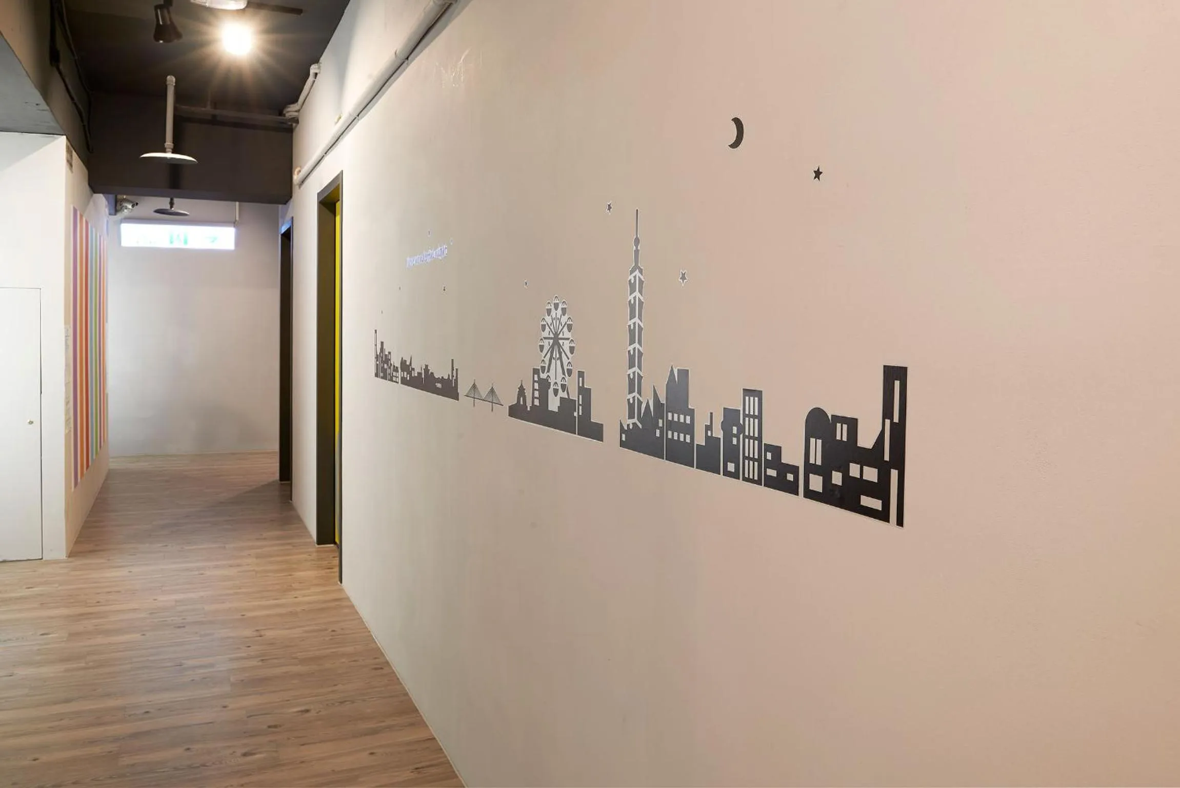 Decorative detail in Ease Single Inn