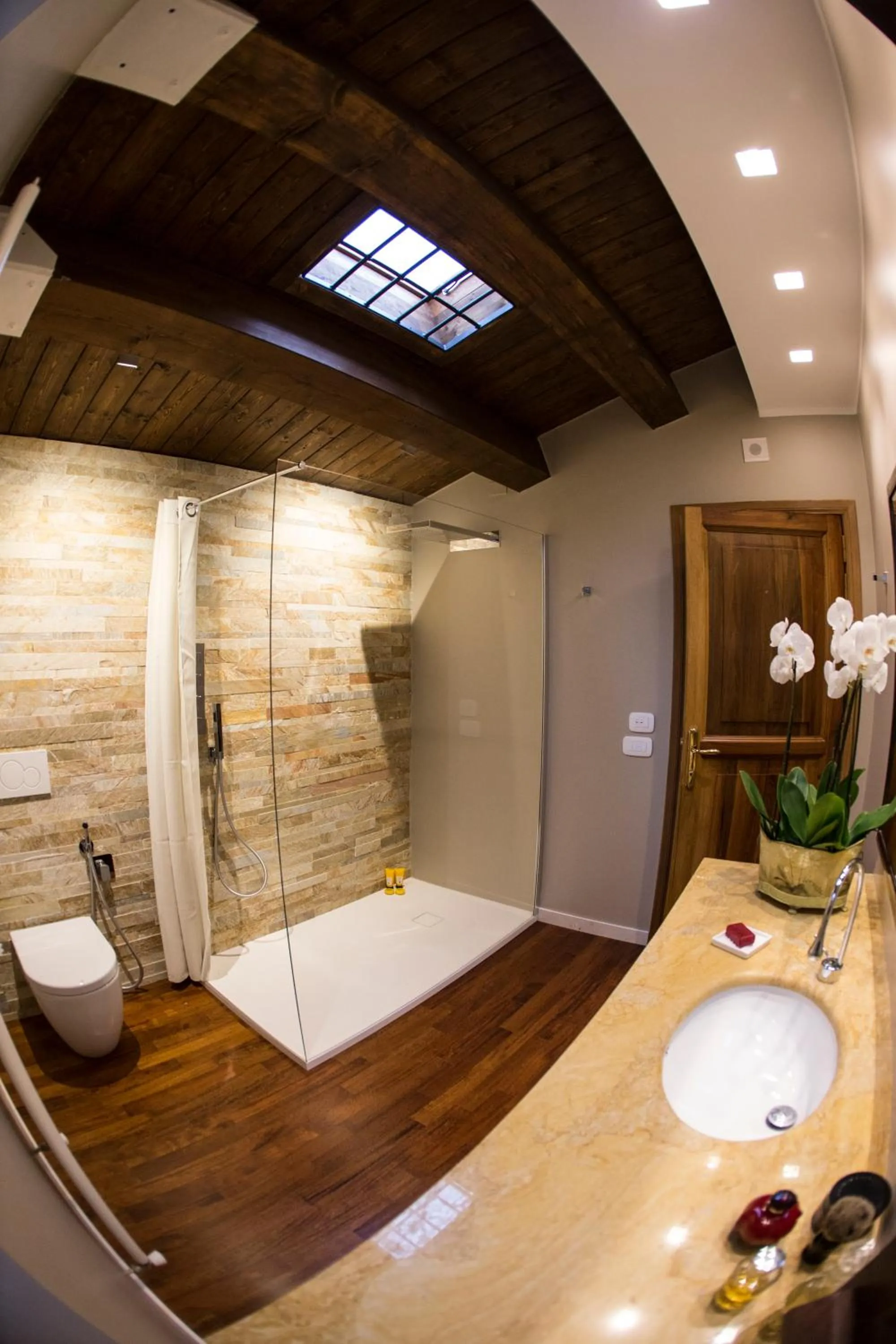 Shower in B&B Charme Celestino V°