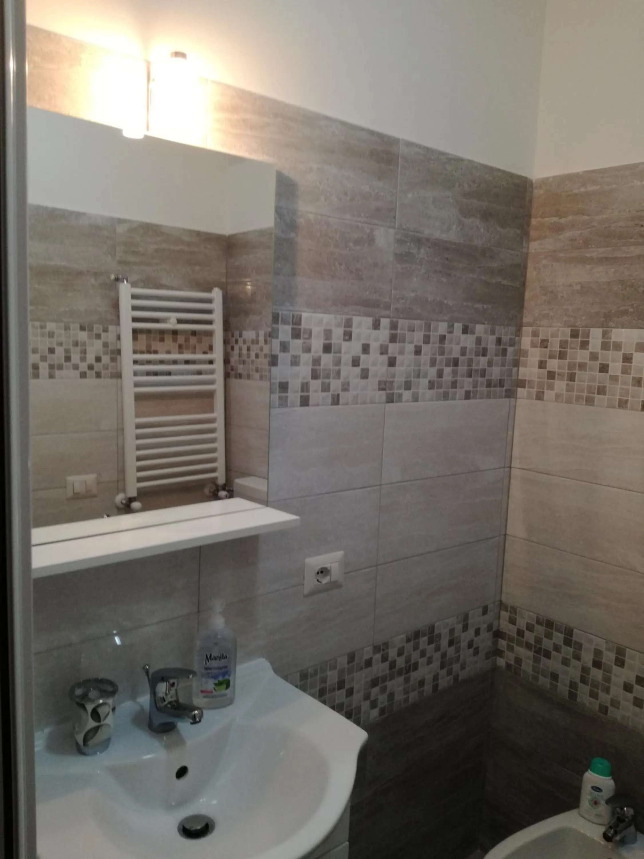 Shower in B&B Casa degli Ulivi