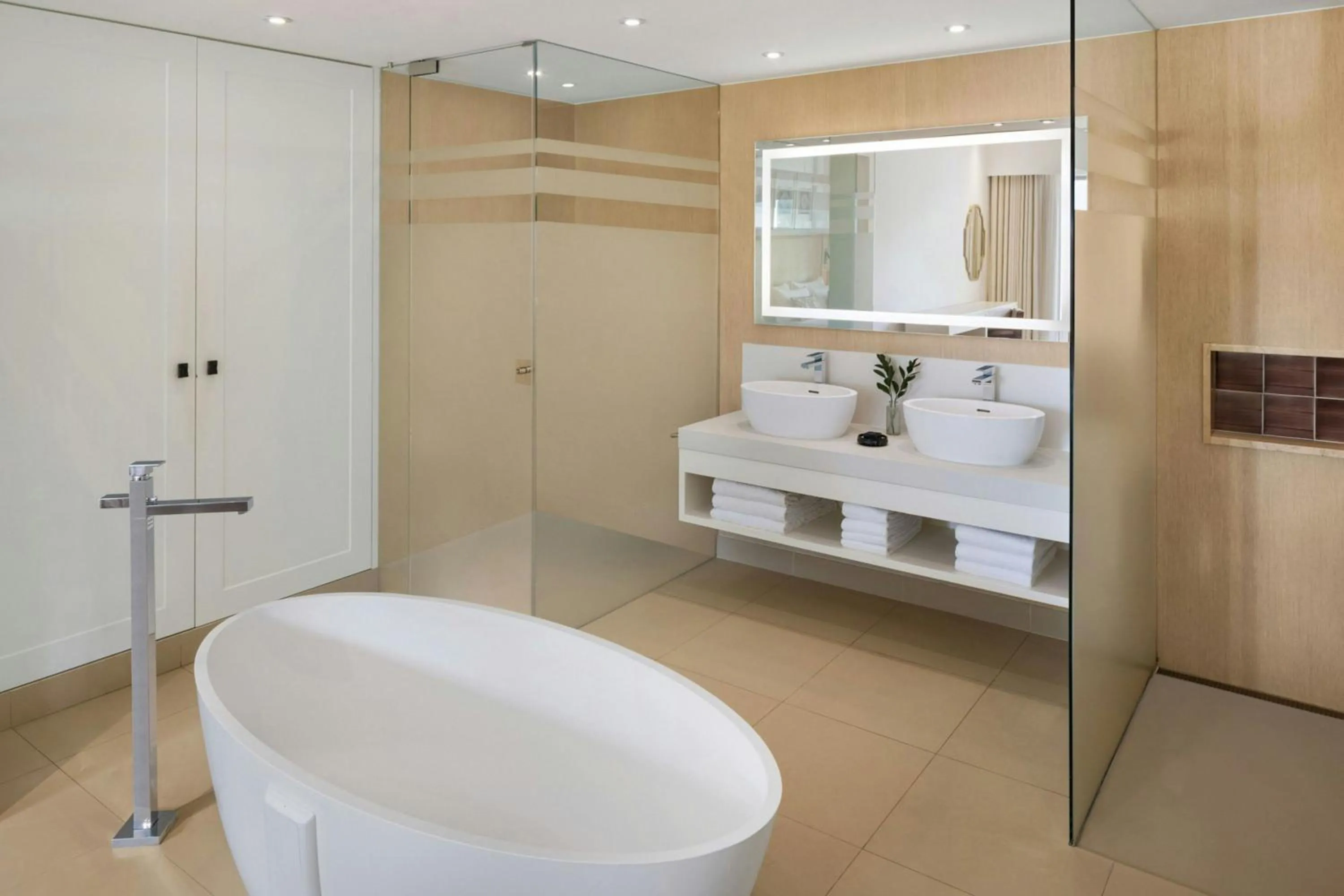 Bathroom in Pine Cliffs Ocean Suites, a Luxury Collection Resort & Spa, Algarve
