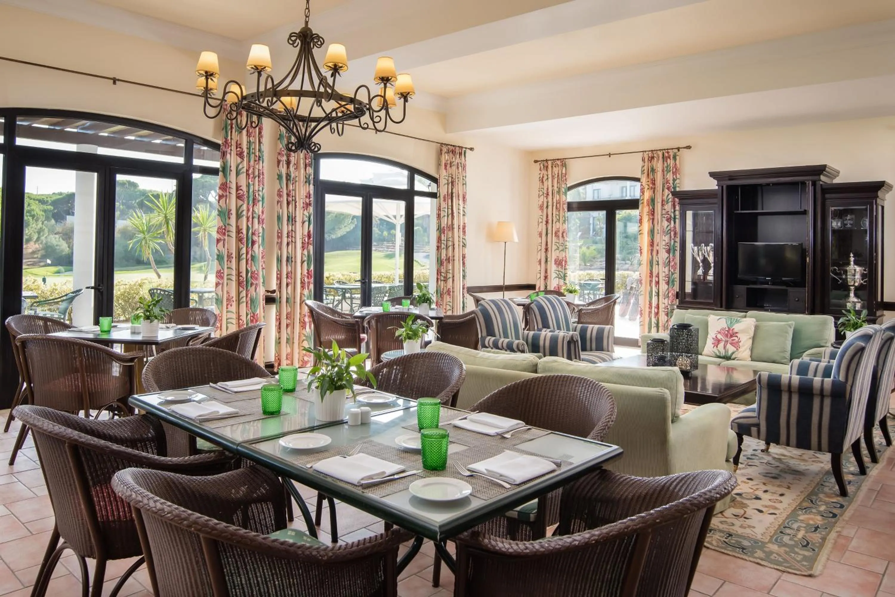 Restaurant/places to eat in Pine Cliffs Ocean Suites, a Luxury Collection Resort & Spa, Algarve