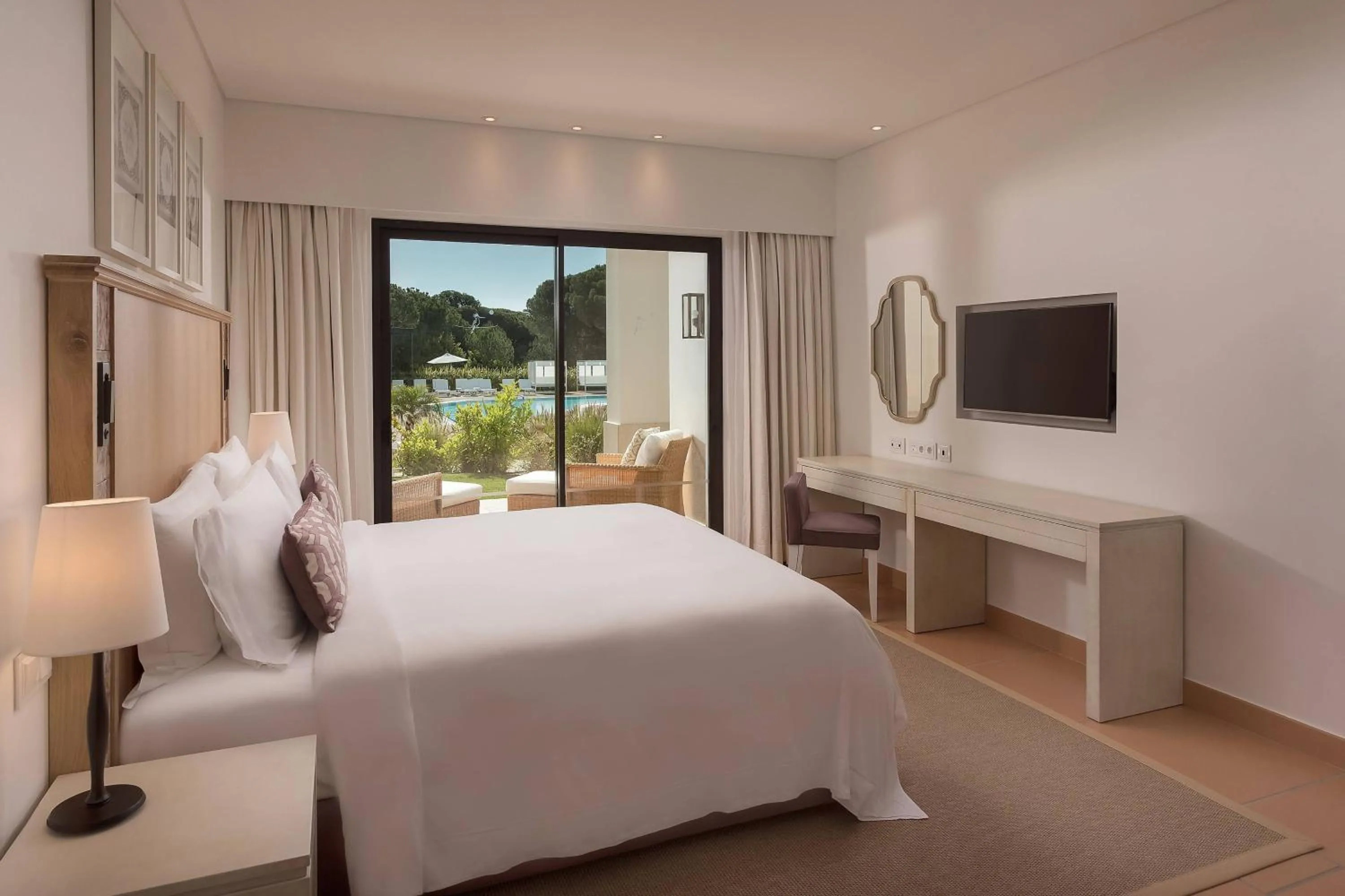 Bedroom, Bed in Pine Cliffs Ocean Suites, a Luxury Collection Resort & Spa, Algarve