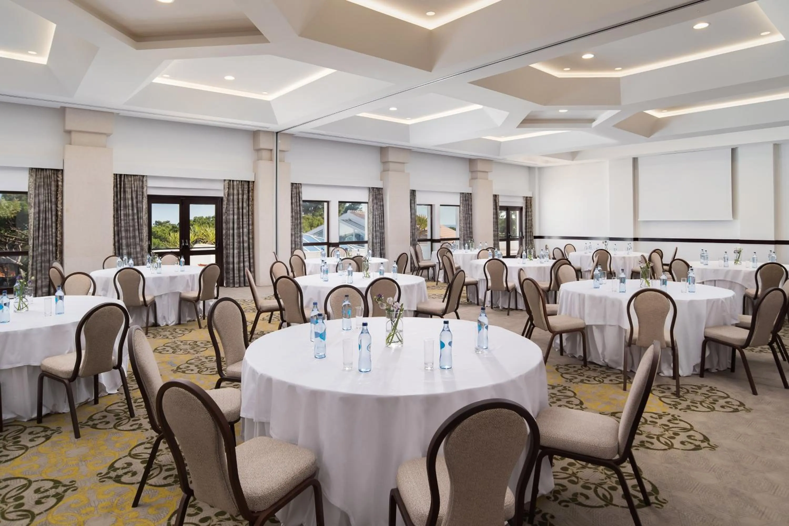 Meeting/conference room in Pine Cliffs Ocean Suites, a Luxury Collection Resort & Spa, Algarve
