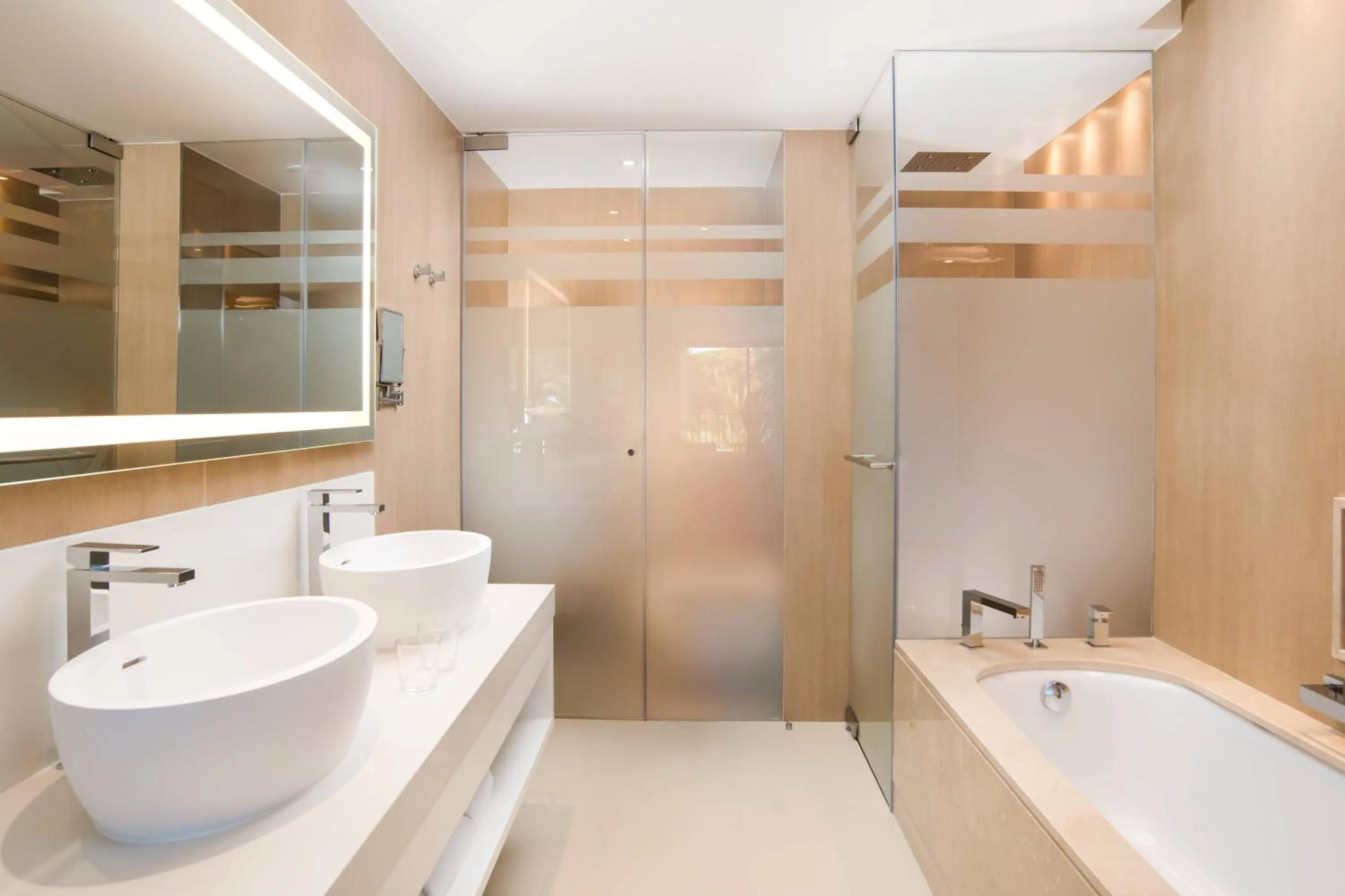 Bathroom in Pine Cliffs Ocean Suites, a Luxury Collection Resort & Spa, Algarve